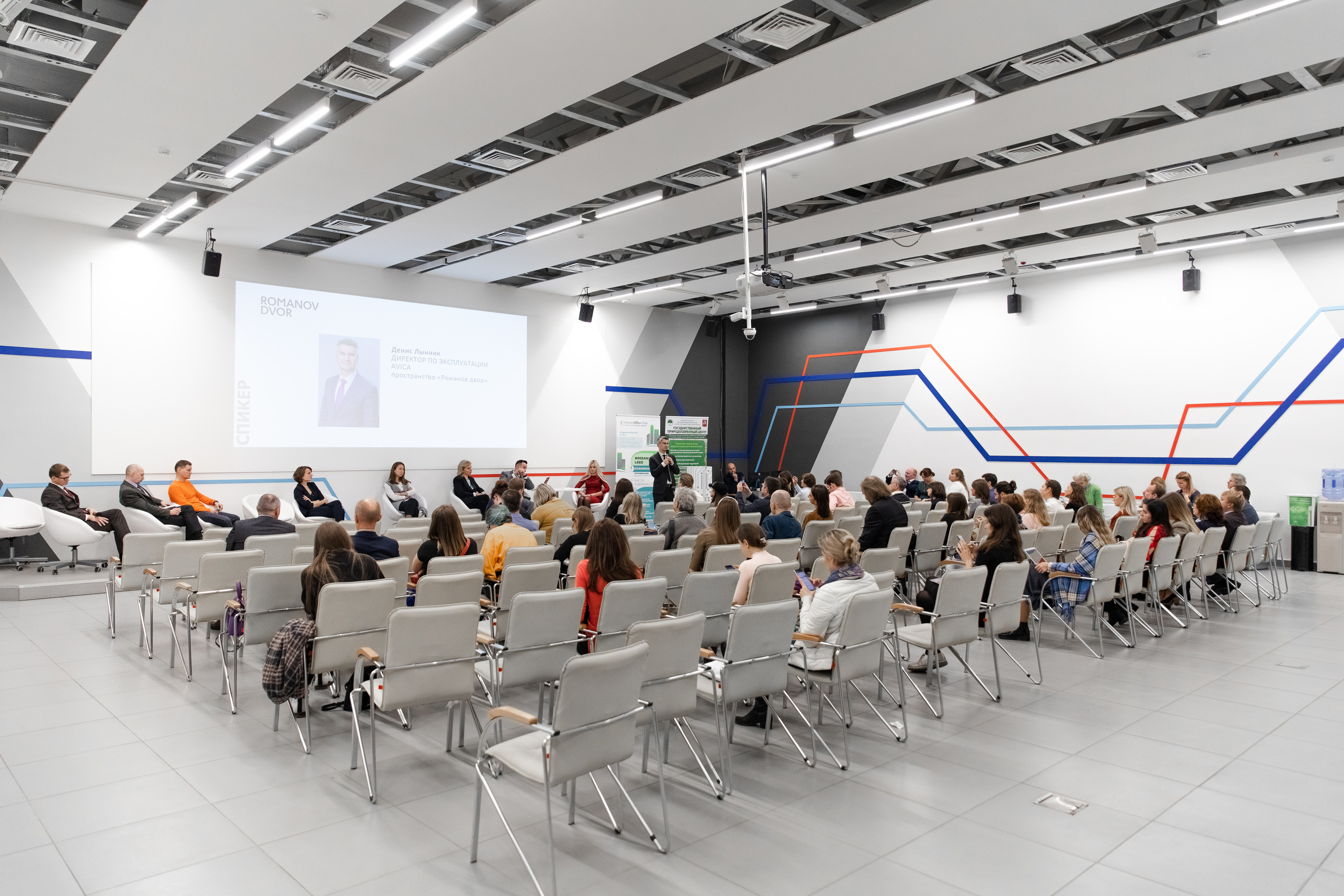 Зеленый офис. Зеленый город. Свадебный репортажный фотограф в Москве