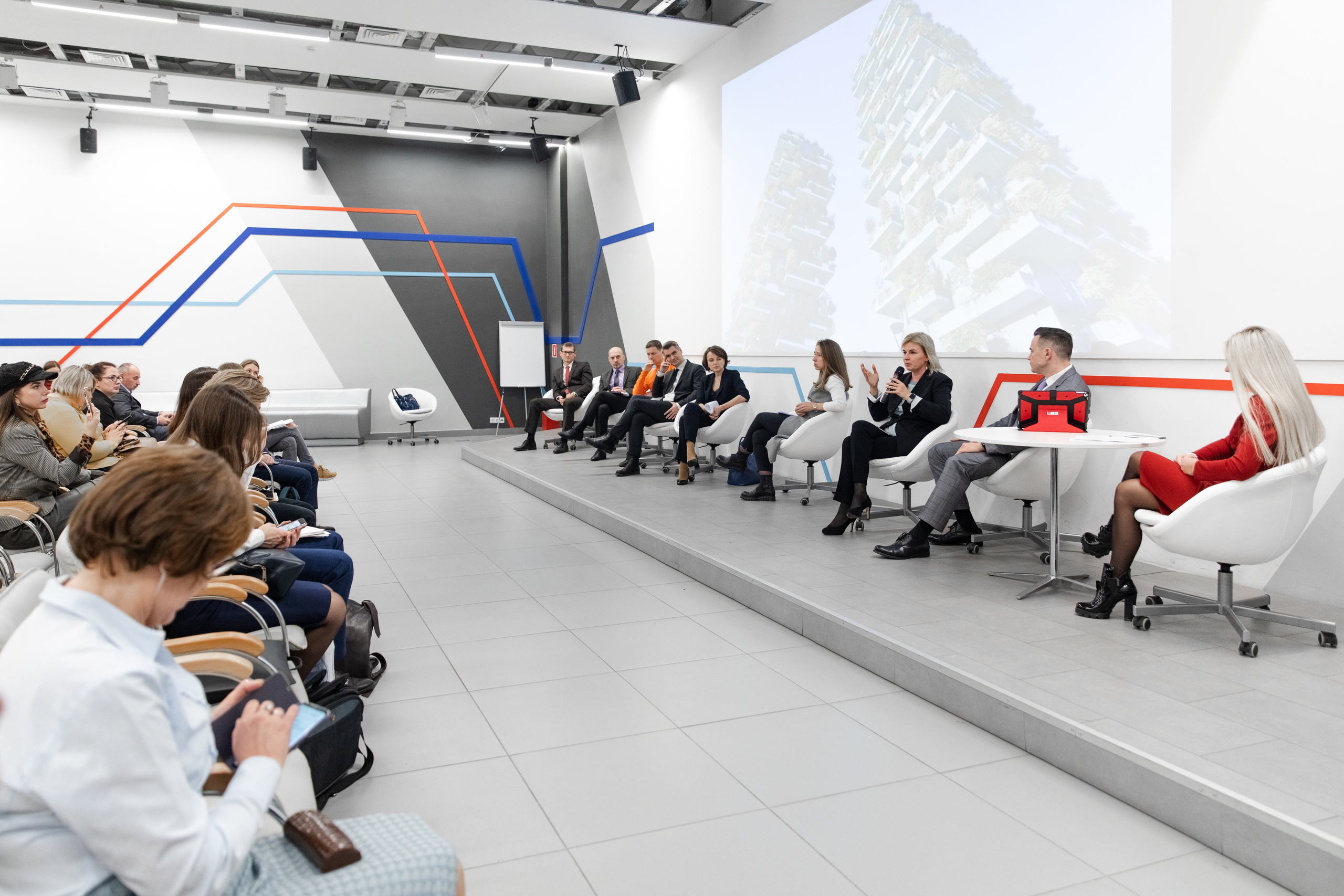 Зеленый офис. Зеленый город. Свадебный репортажный фотограф в Москве