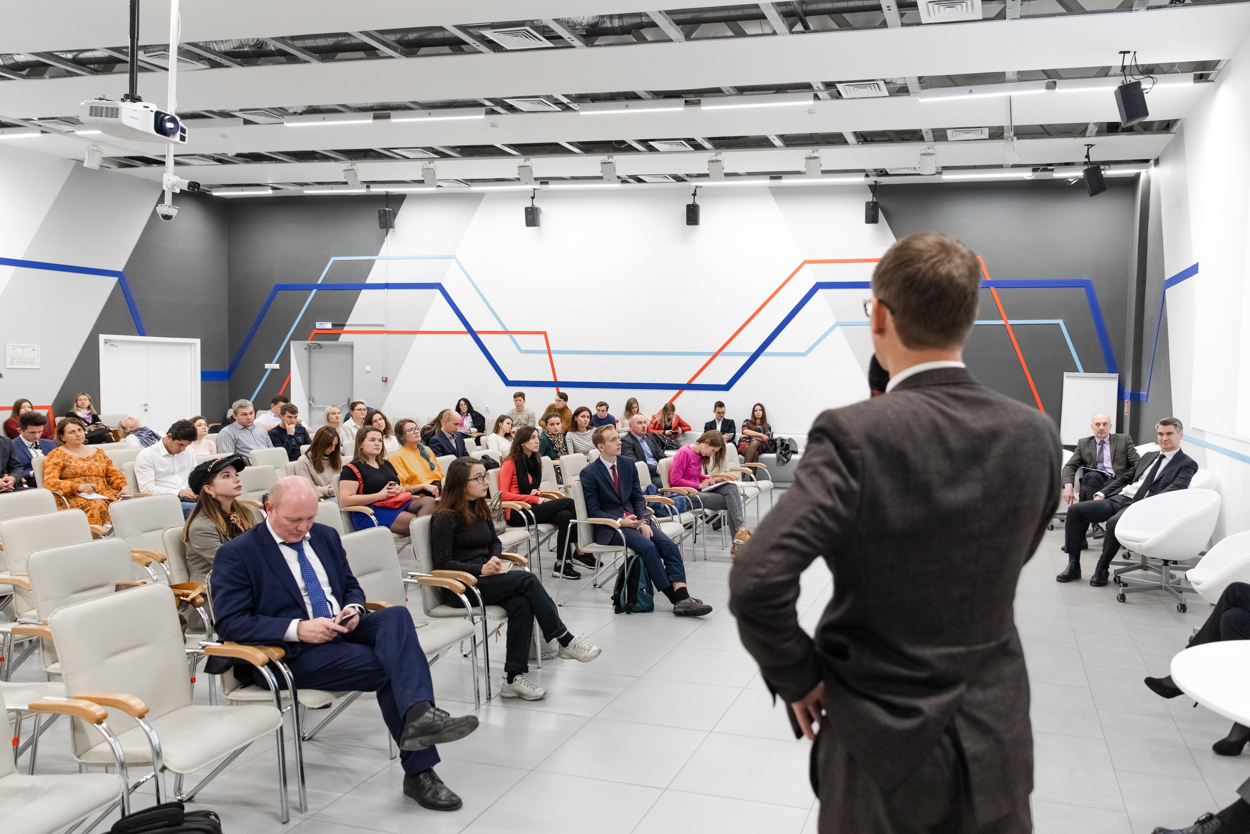 Зеленый офис. Зеленый город. Свадебный репортажный фотограф в Москве