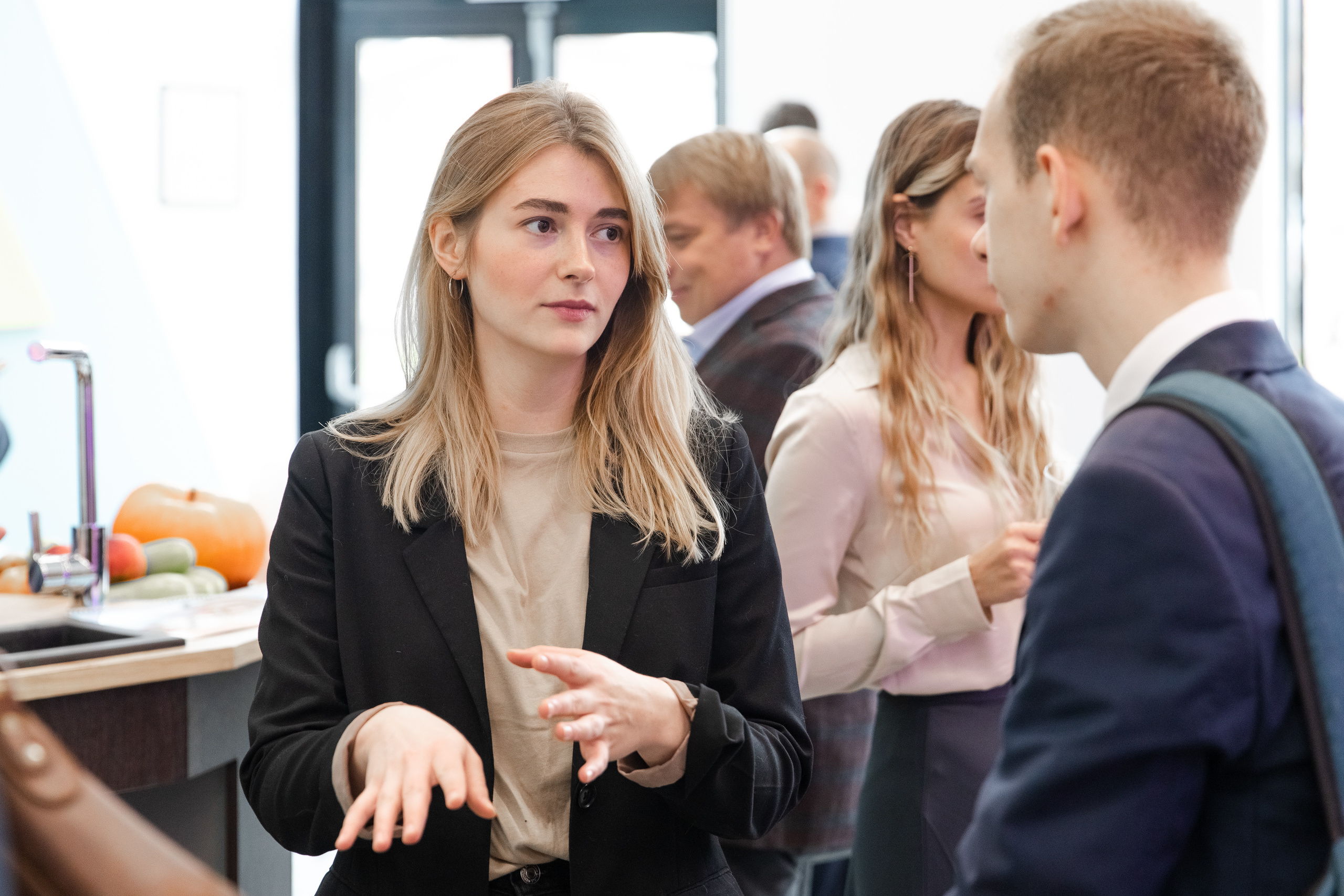 Зеленый офис. Зеленый город. Свадебный репортажный фотограф в Москве