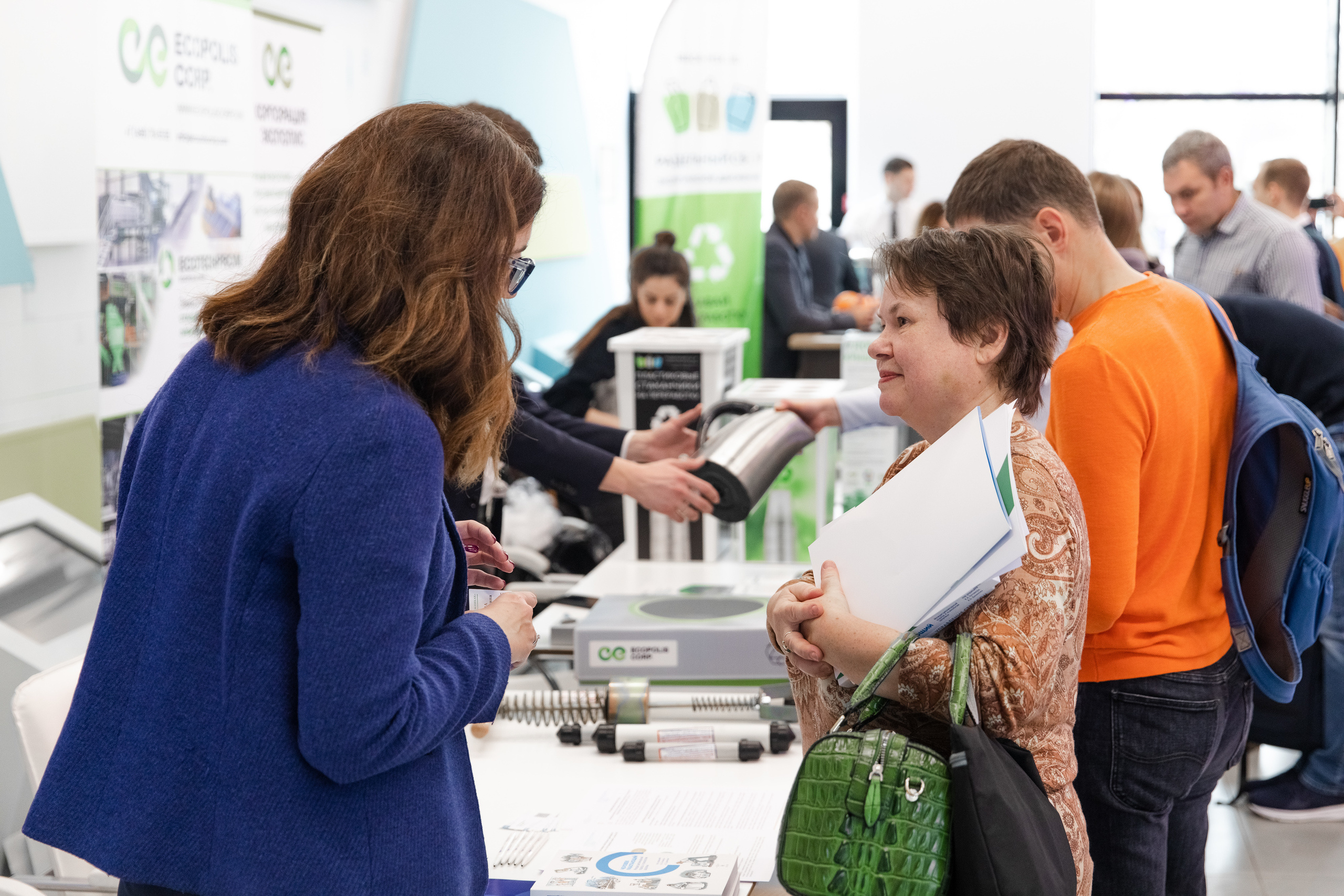 Зеленый офис. Зеленый город. Свадебный репортажный фотограф в Москве