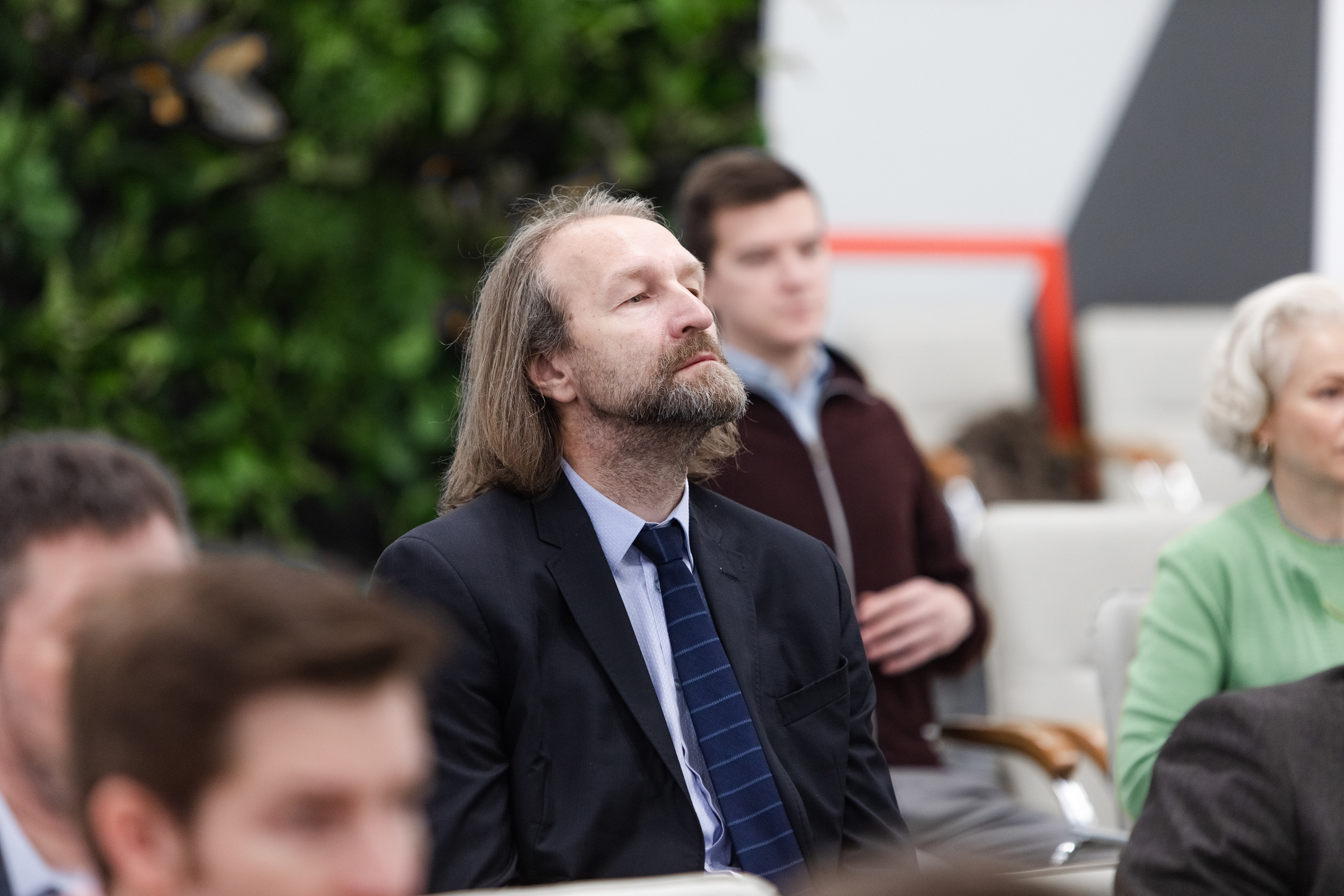 Зеленый офис. Зеленый город. Свадебный репортажный фотограф в Москве