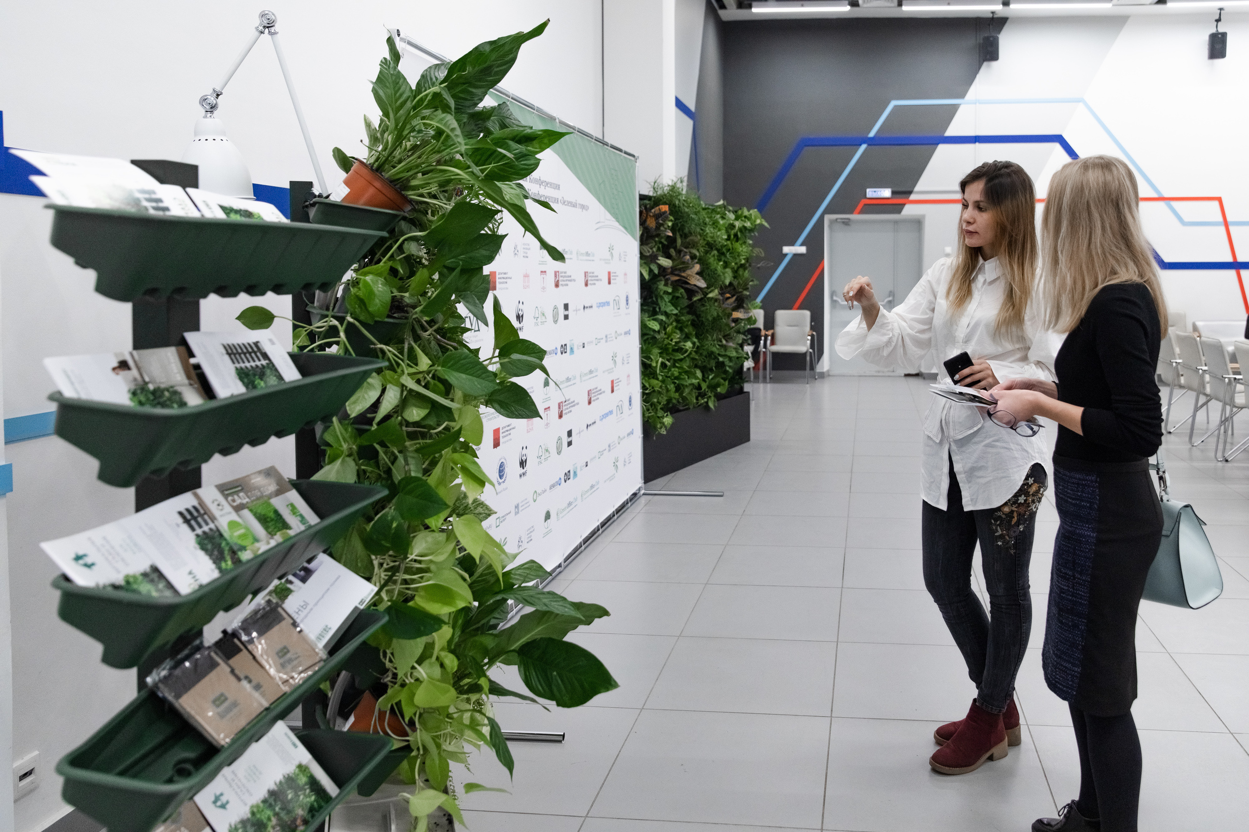 Зеленый офис. Зеленый город. Свадебный репортажный фотограф в Москве