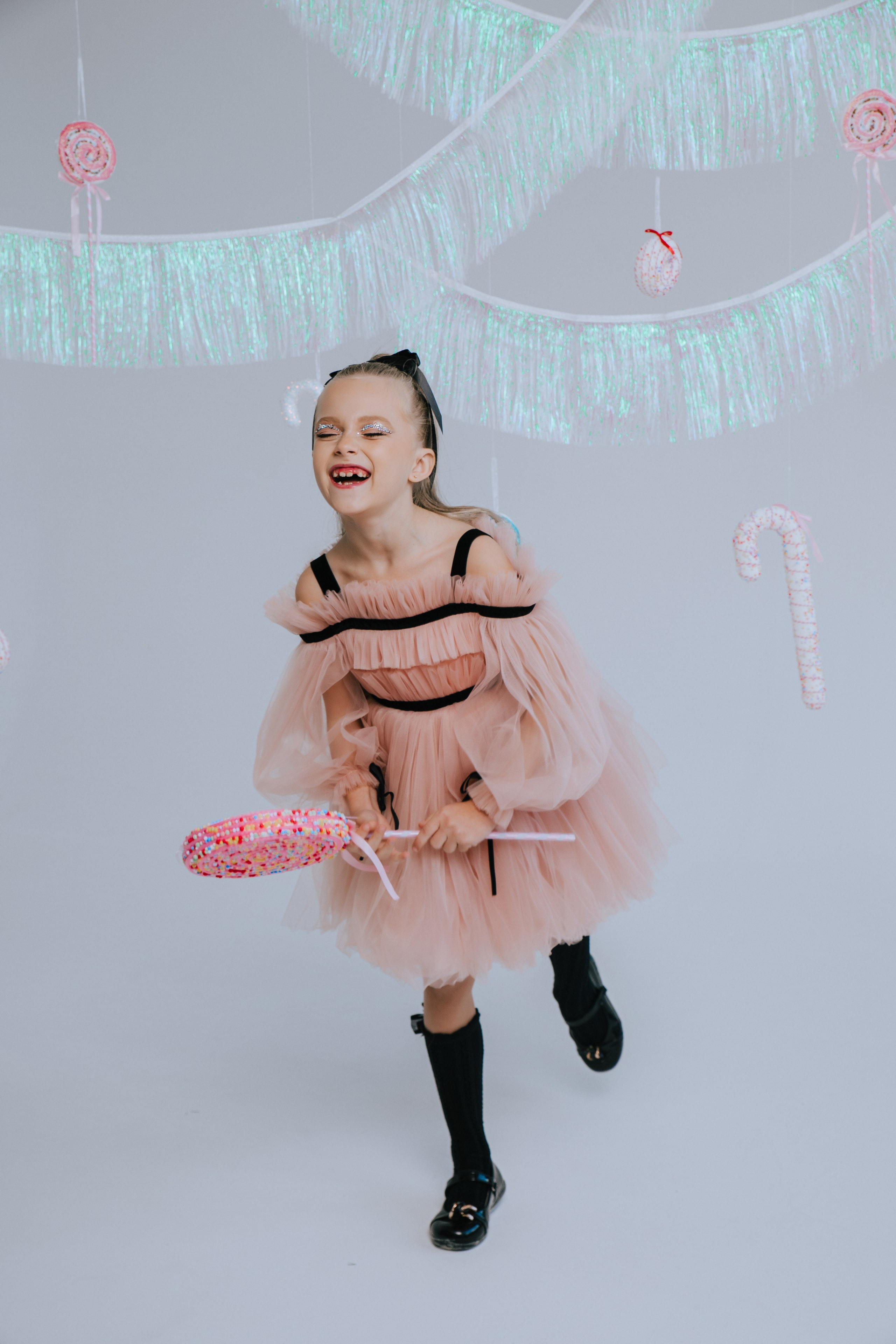 Мира. Фотограф Ярмишко Дарья. Выпускные фотокниги