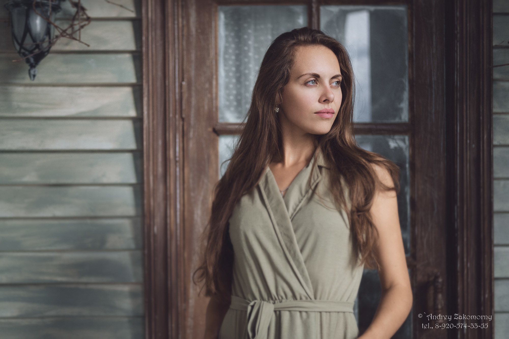 студийная фотосессия с естественным светом. Фотография портретная. Фотосессия портретная. Глаза и волосы в портрете значение имеют