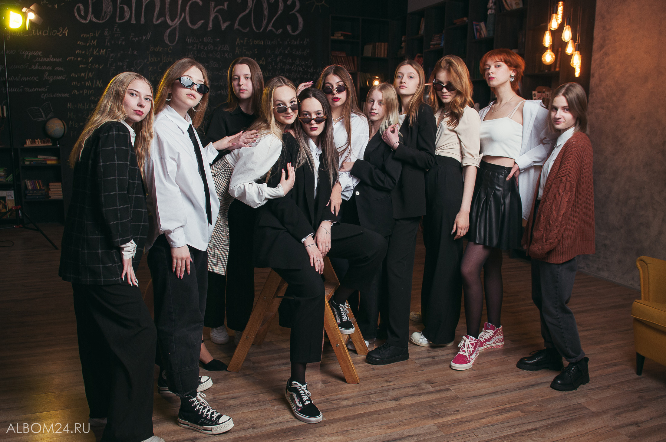 Съемка на выпускной альбом Школа № 145, 11И. Выпускные альбомы и фотосъемка в Красноярске