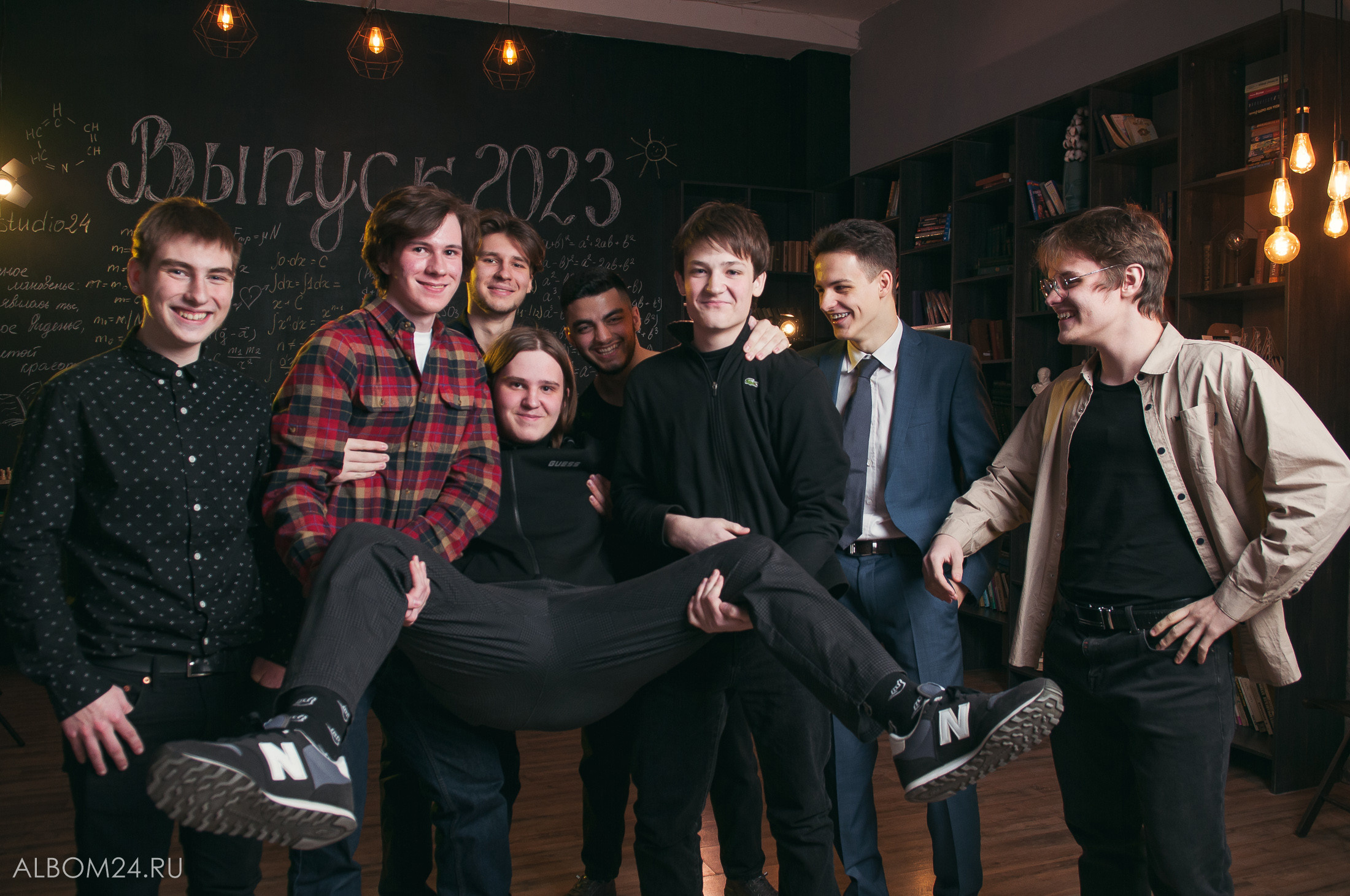 Съемка на выпускной альбом Школа № 145, 11И. Выпускные альбомы и фотосъемка в Красноярске