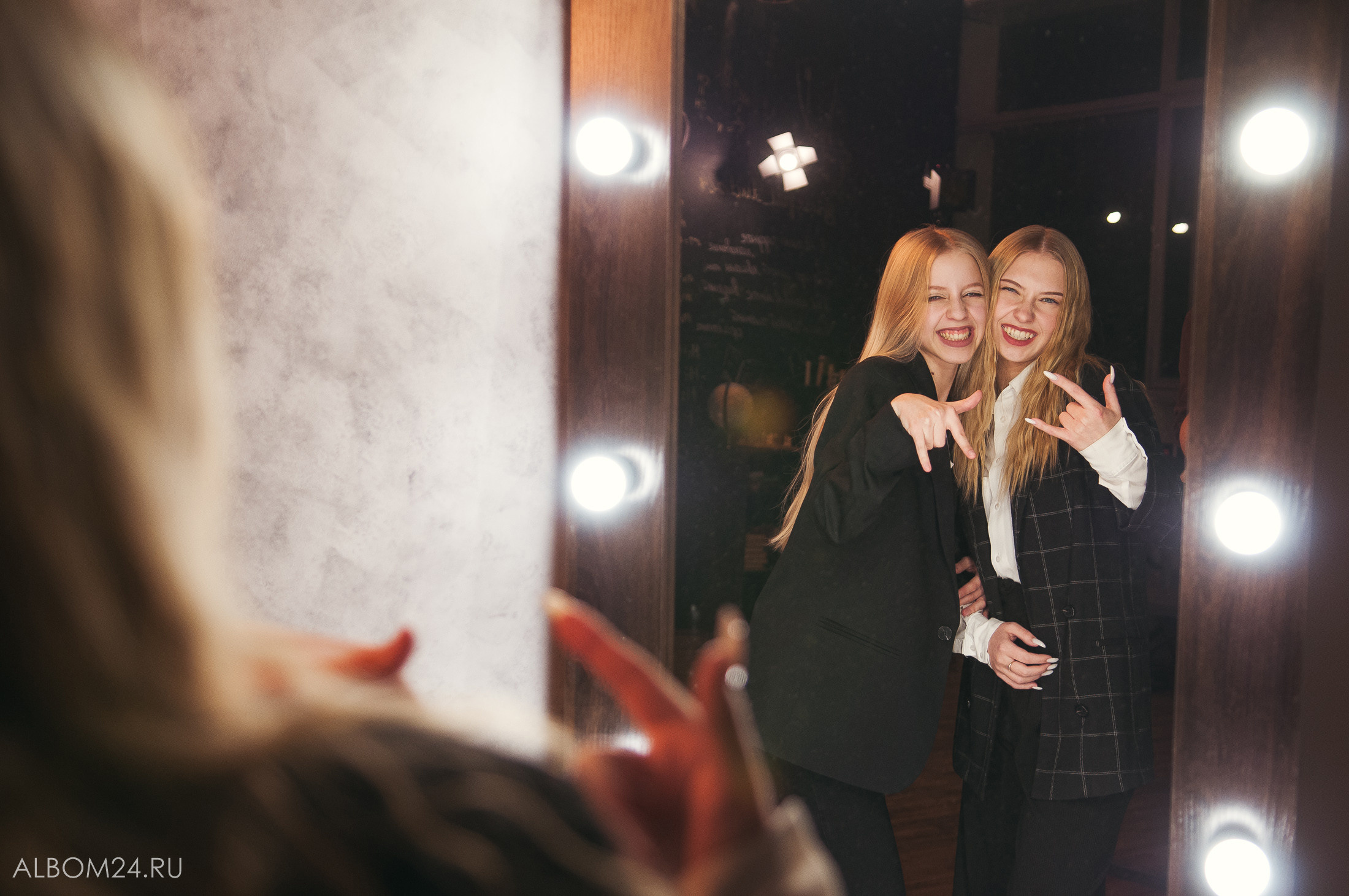 Съемка на выпускной альбом Школа № 145, 11И. Выпускные альбомы и фотосъемка в Красноярске