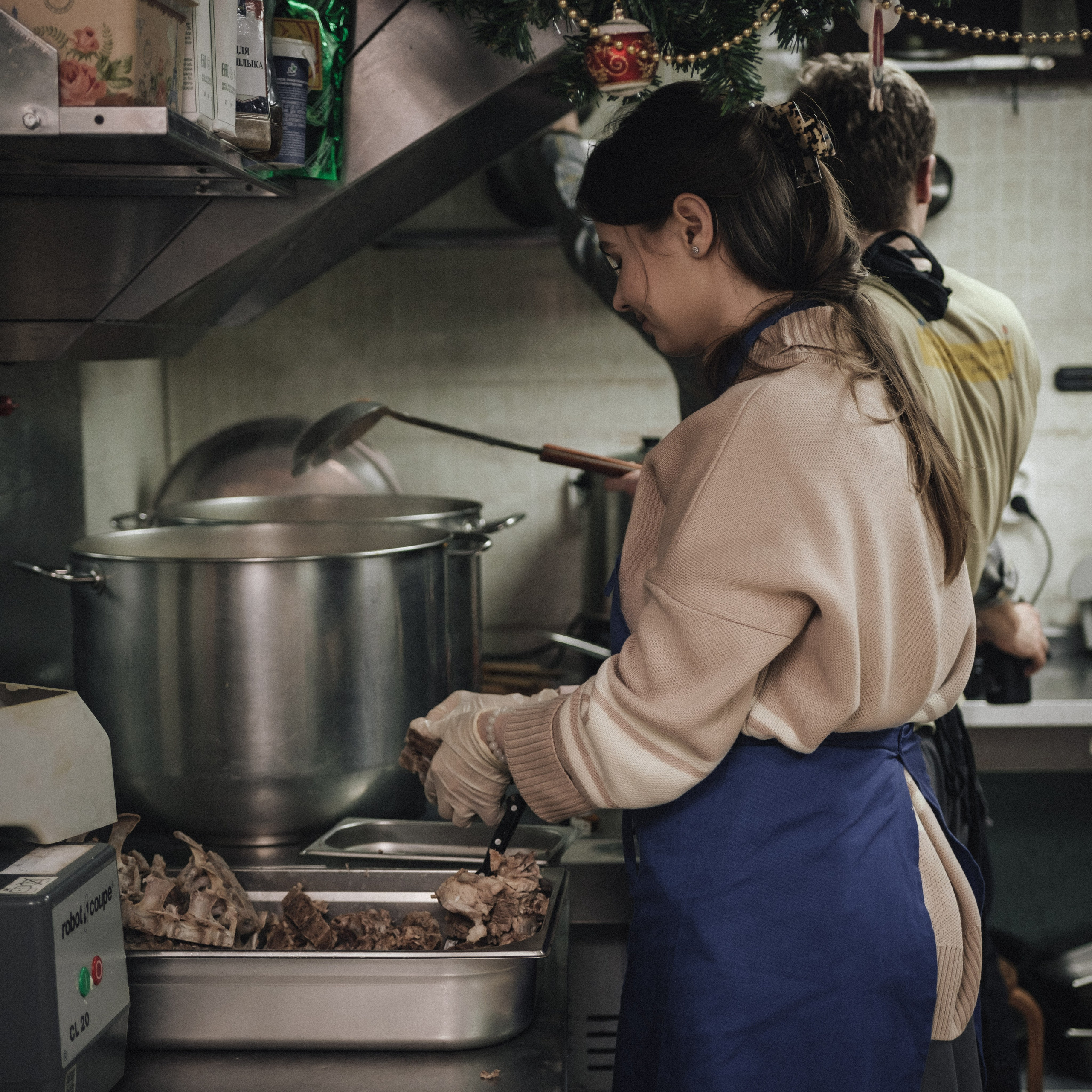 Снова готовка для кормления бездомных. Фотограф в Москве Максим Скоробогатов