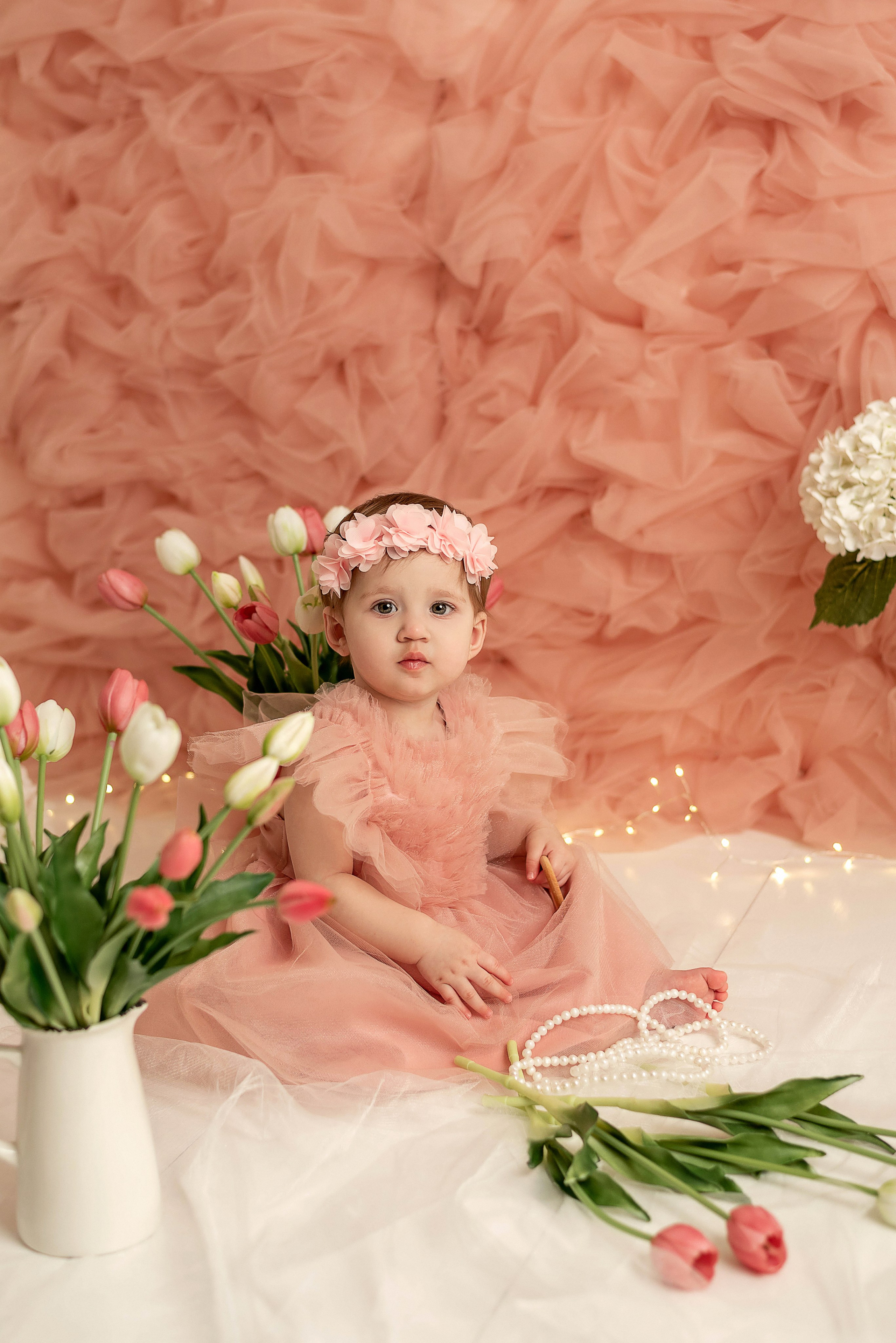 София и Есения — тюльпаны. Семейный и детский фотограф Наталья Горда