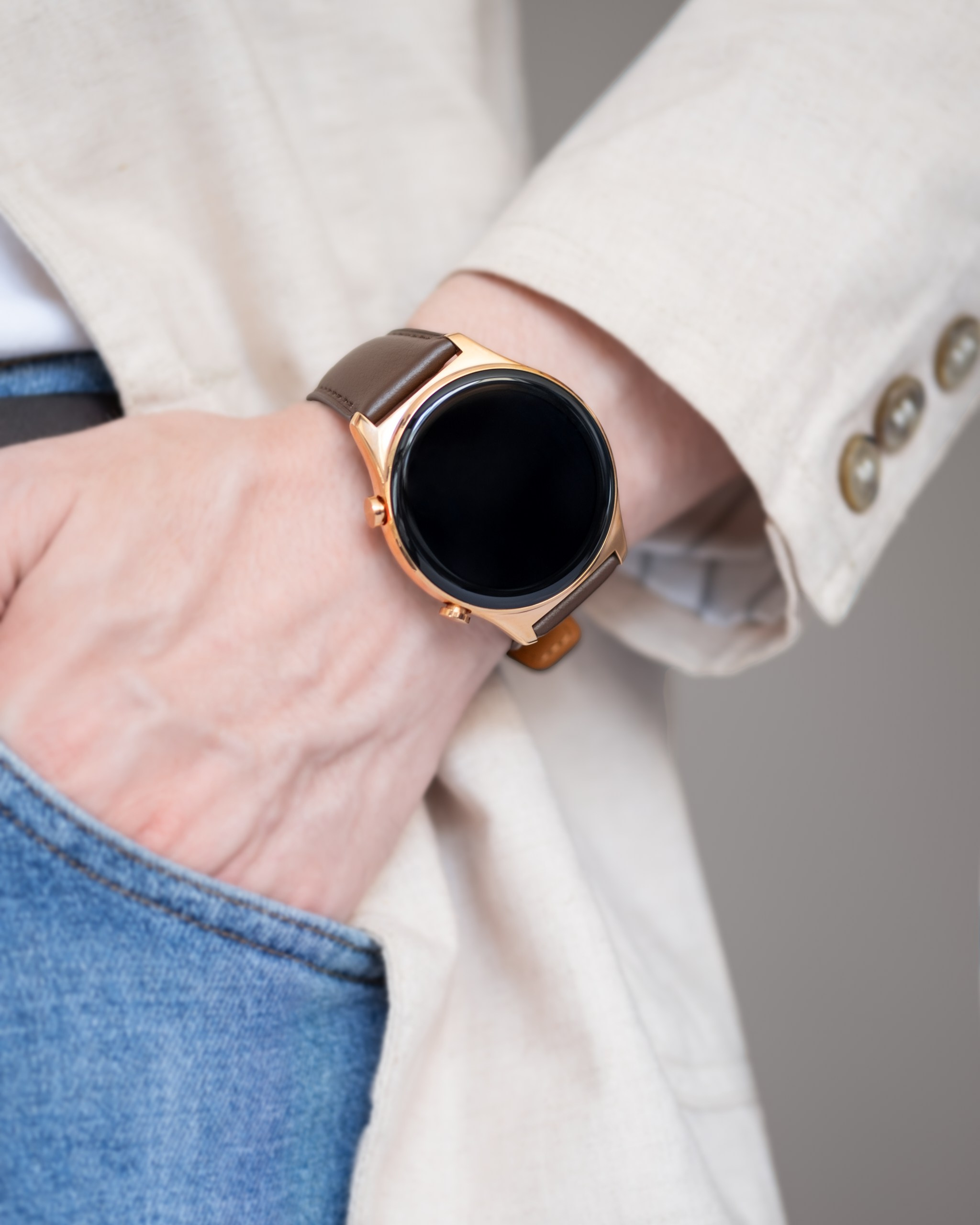 Рекламная съёмка смарт-часов HONOR Watch GS 3 в Алматы — фото для бренда.