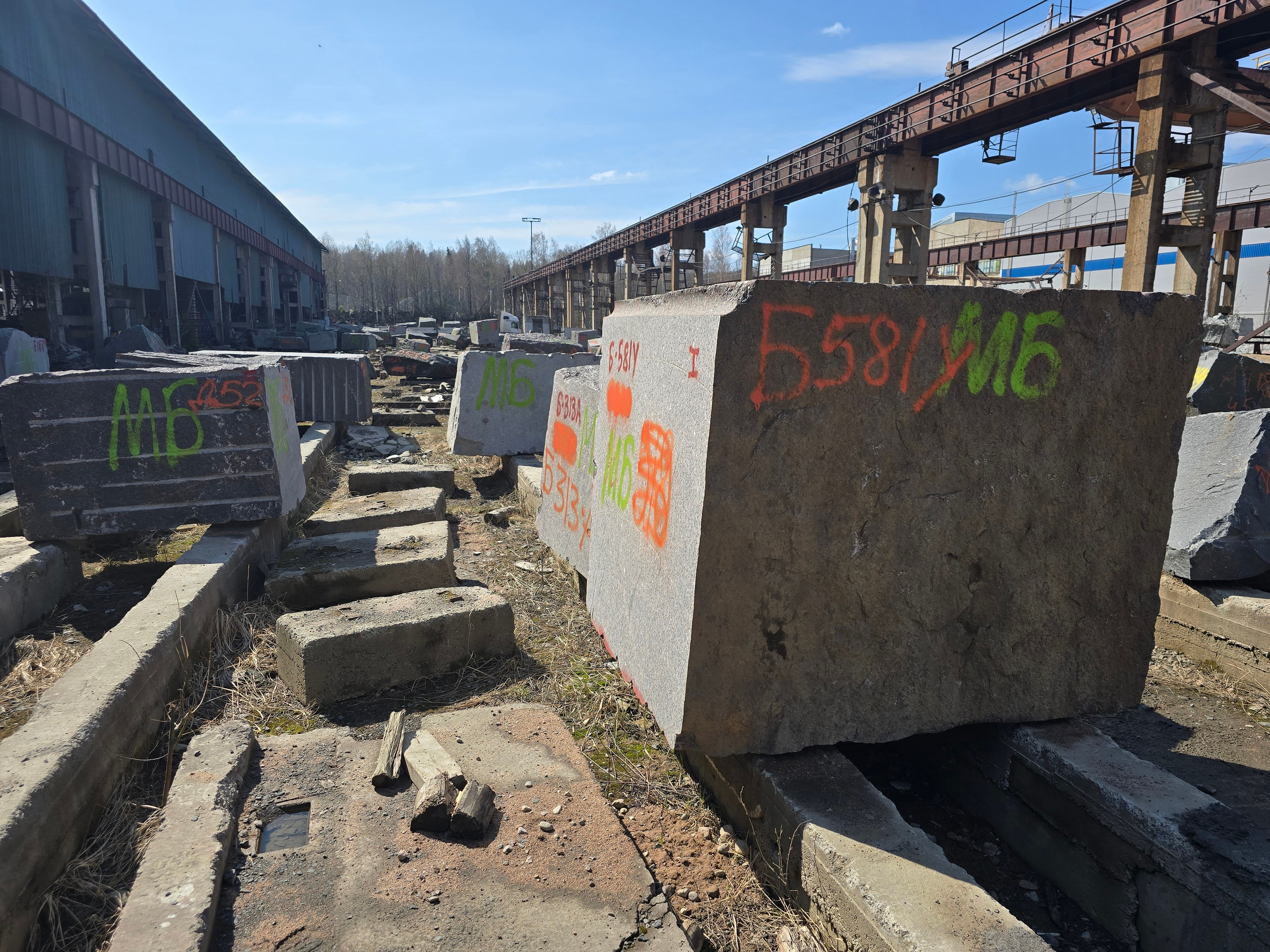 Петрозаводск. МБ Байковы. Гранит и камень из сердца Карелии