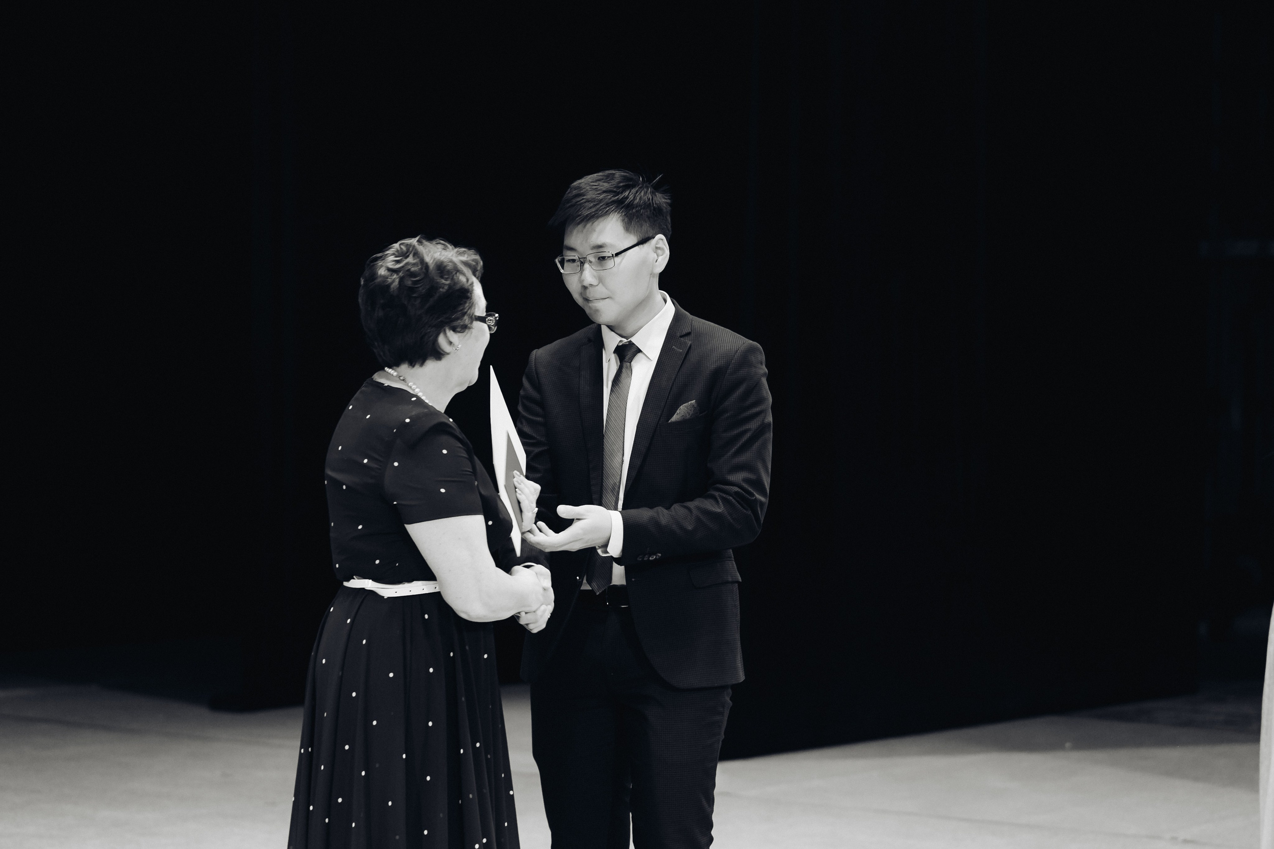 Вручение аттестатов 14 Гимназия. Свадебный и семейный фотограф в Улан-Удэ