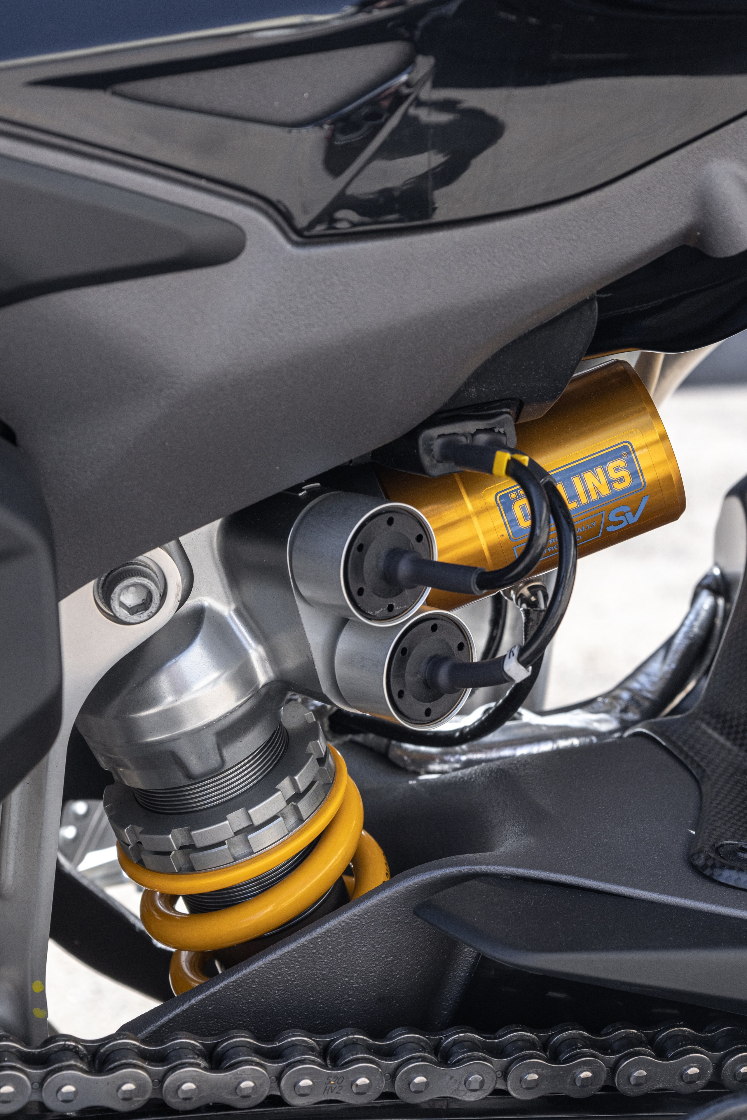 Фотосессия с мотоциклами и автомобилями. Предметный фотограф в Москве и Московской области