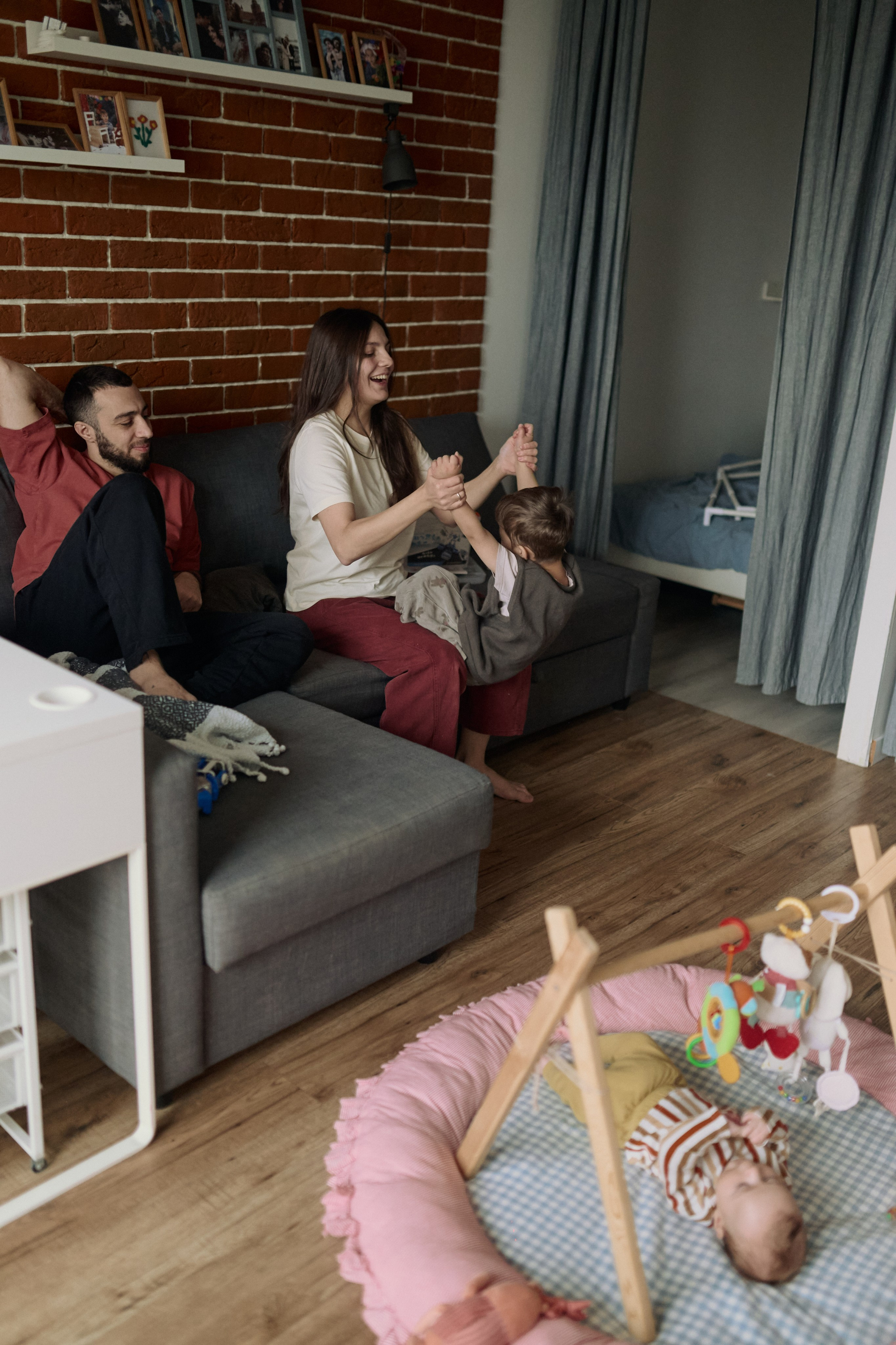 Эмир, Диана, Леон и Амин дома. Семейный и свадебный lifestyle-фотограф в Москве Мария Петрова