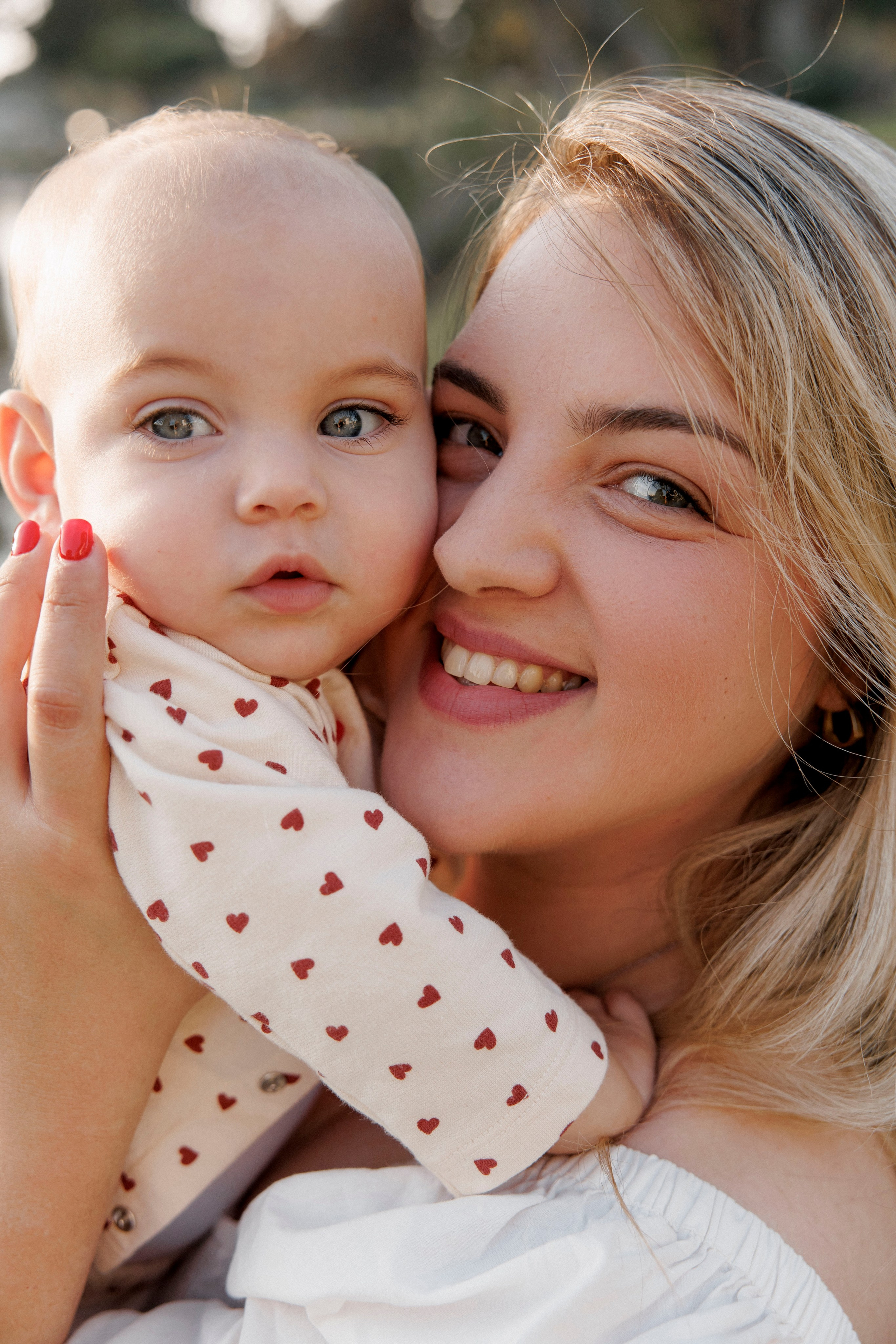 First year photoshoot inside the park (sunset). Wedding and family photographer