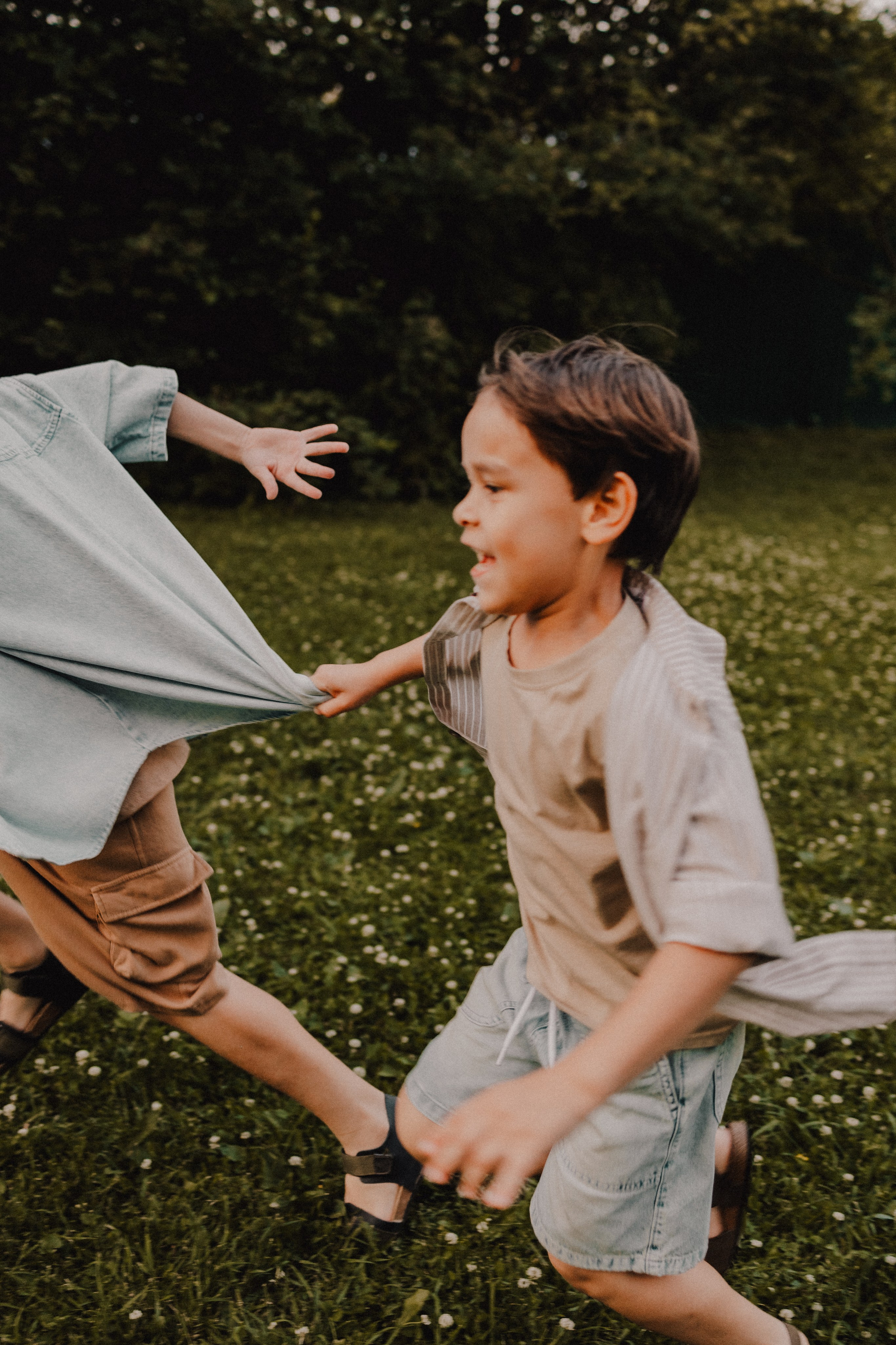 На лужайке. Семейный фотограф Москва