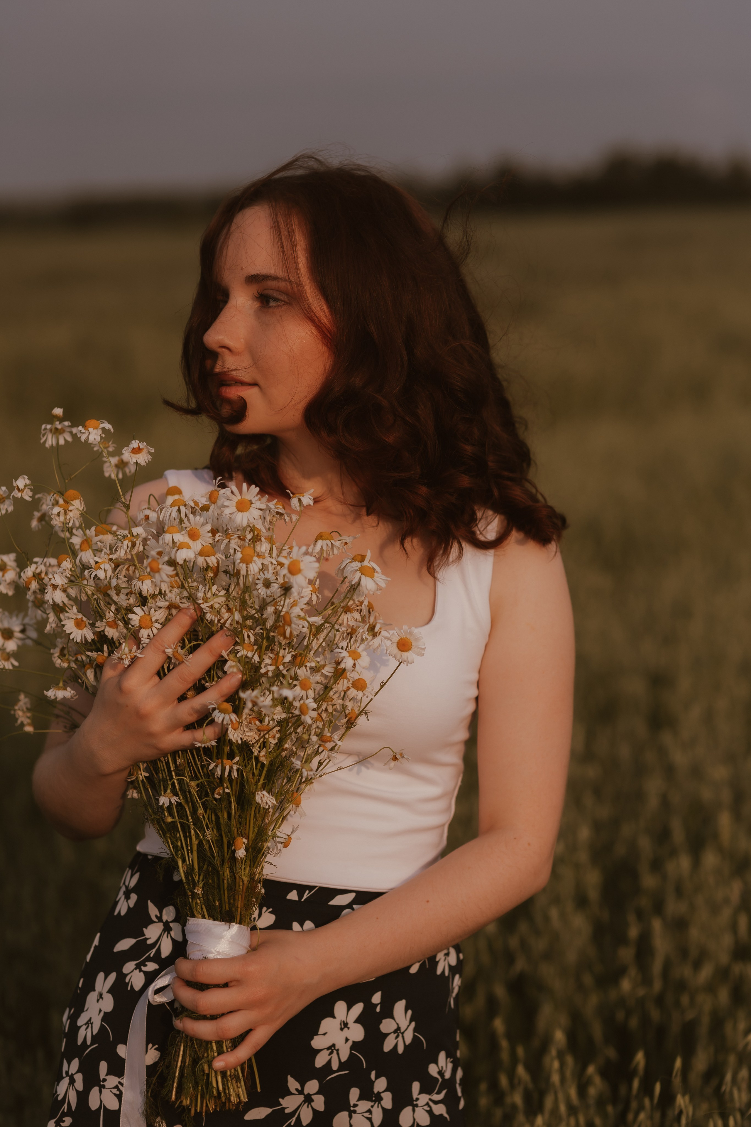 Фотосессия девушек подружек в поле. Свадебный и репортажный фотограф в Ярославле и Санкт-Петербурге Роман Микрюков