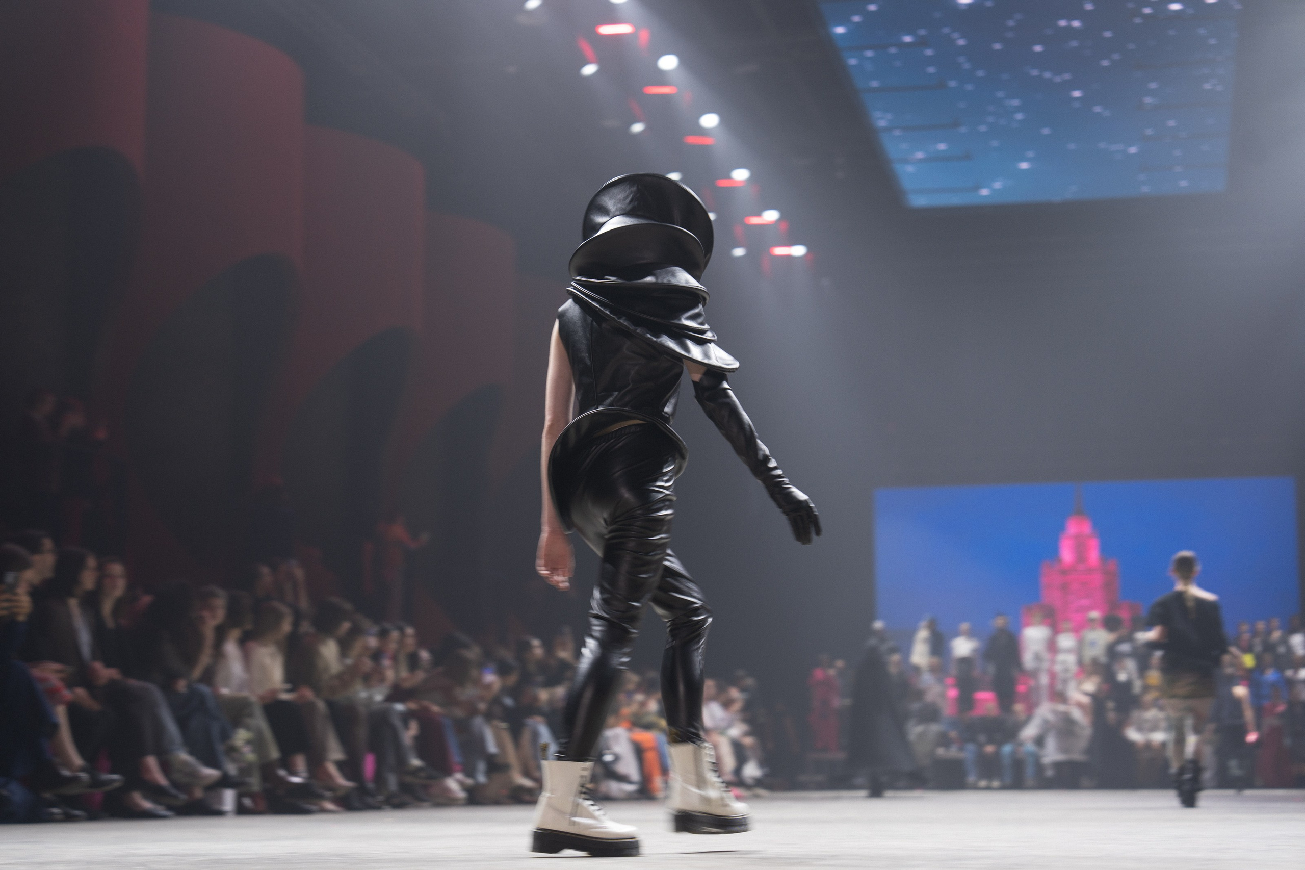 Показ Школы дизайна НИУ ВШЭ. Фотограф Николай Прокофьев модельные тесты в Москве