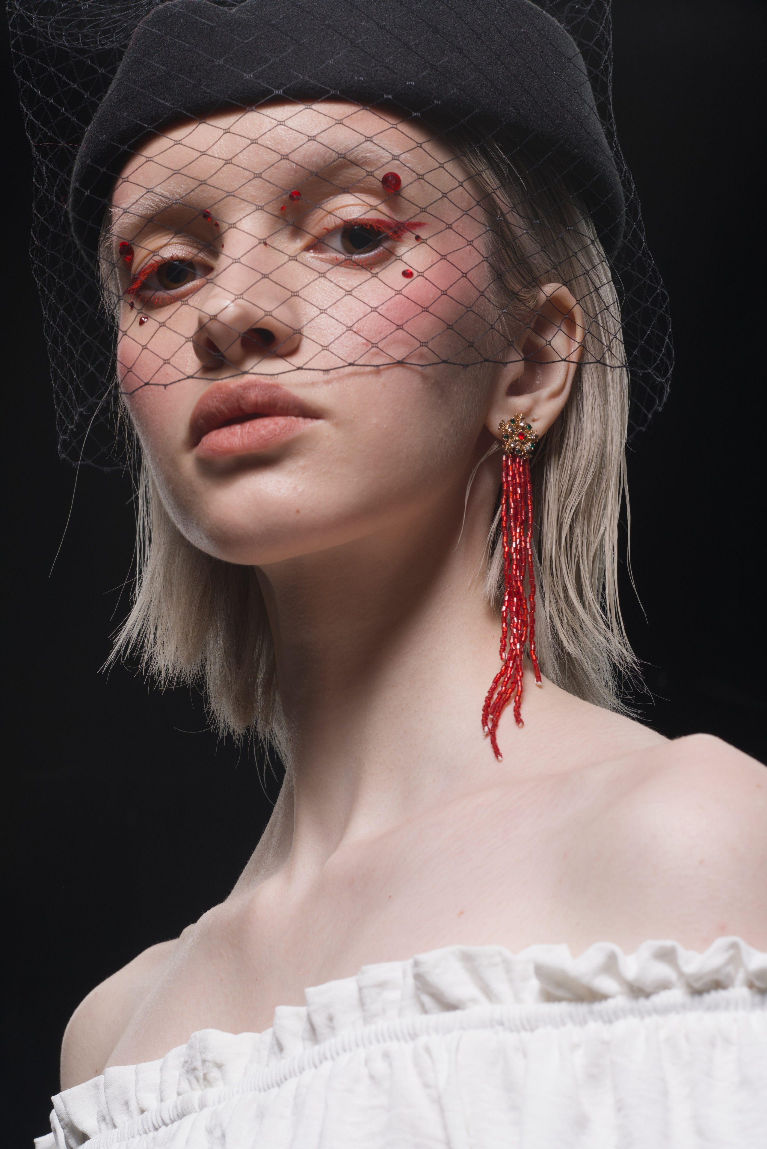 Бьюти в шляпке. Мир глазами Саши Д