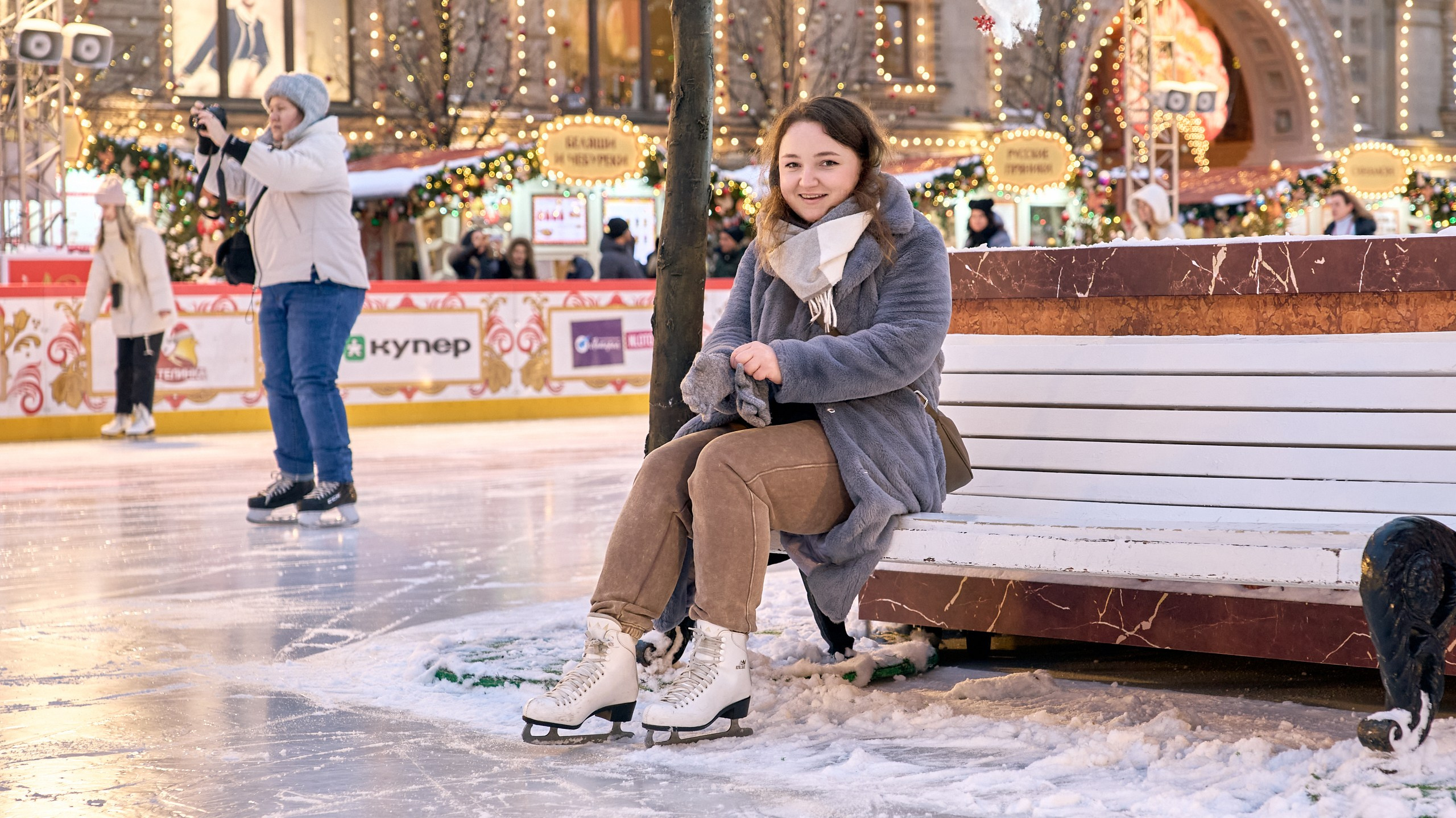 Корпоратив Avon на катке ГУМ. Контент-фотограф в Москве Тима Забабурин