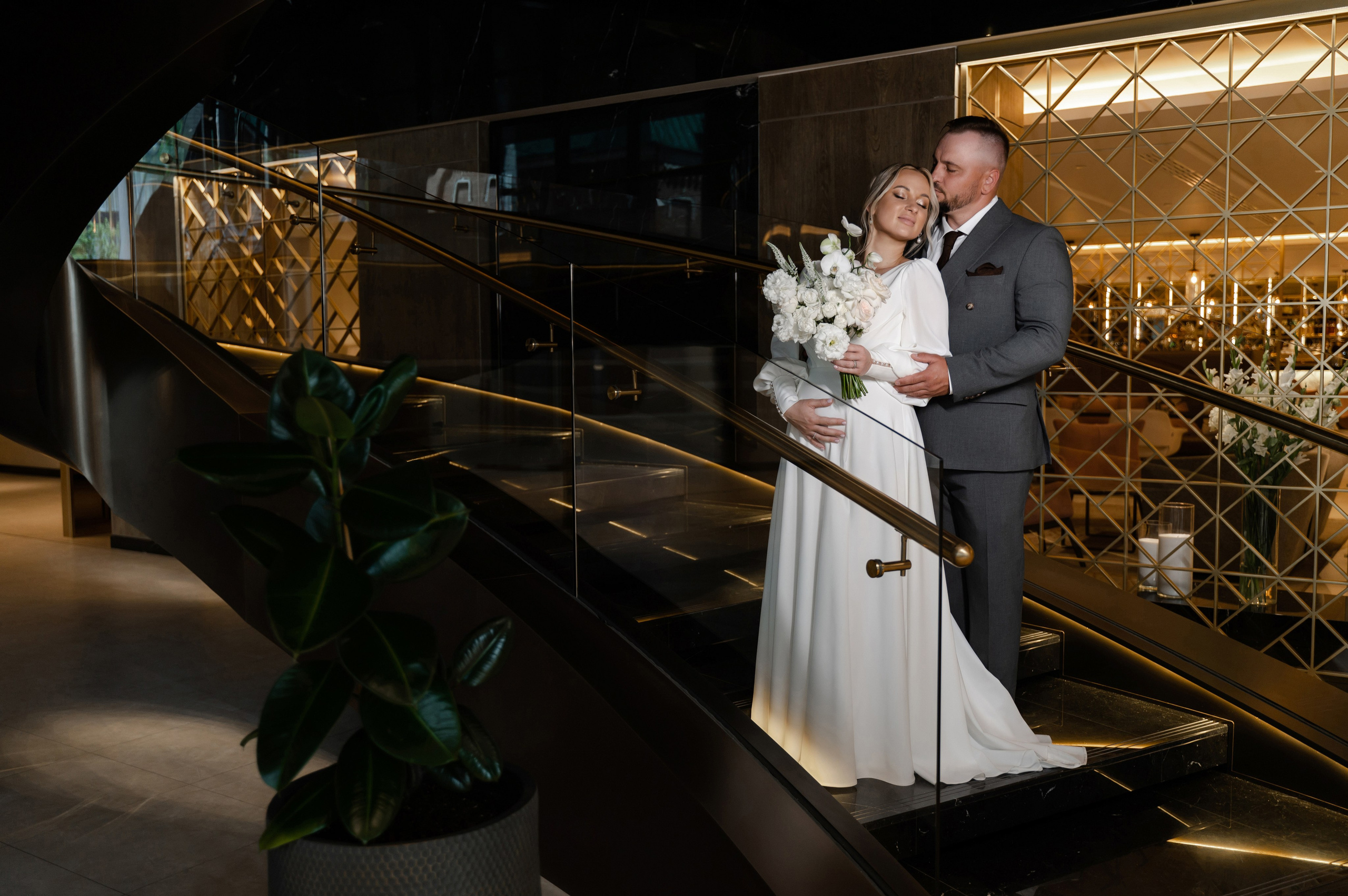 Свадебная фотосессия в отеле Hayat Regency Rostov. Свадебный фотограф в Ростове Максимов Максим