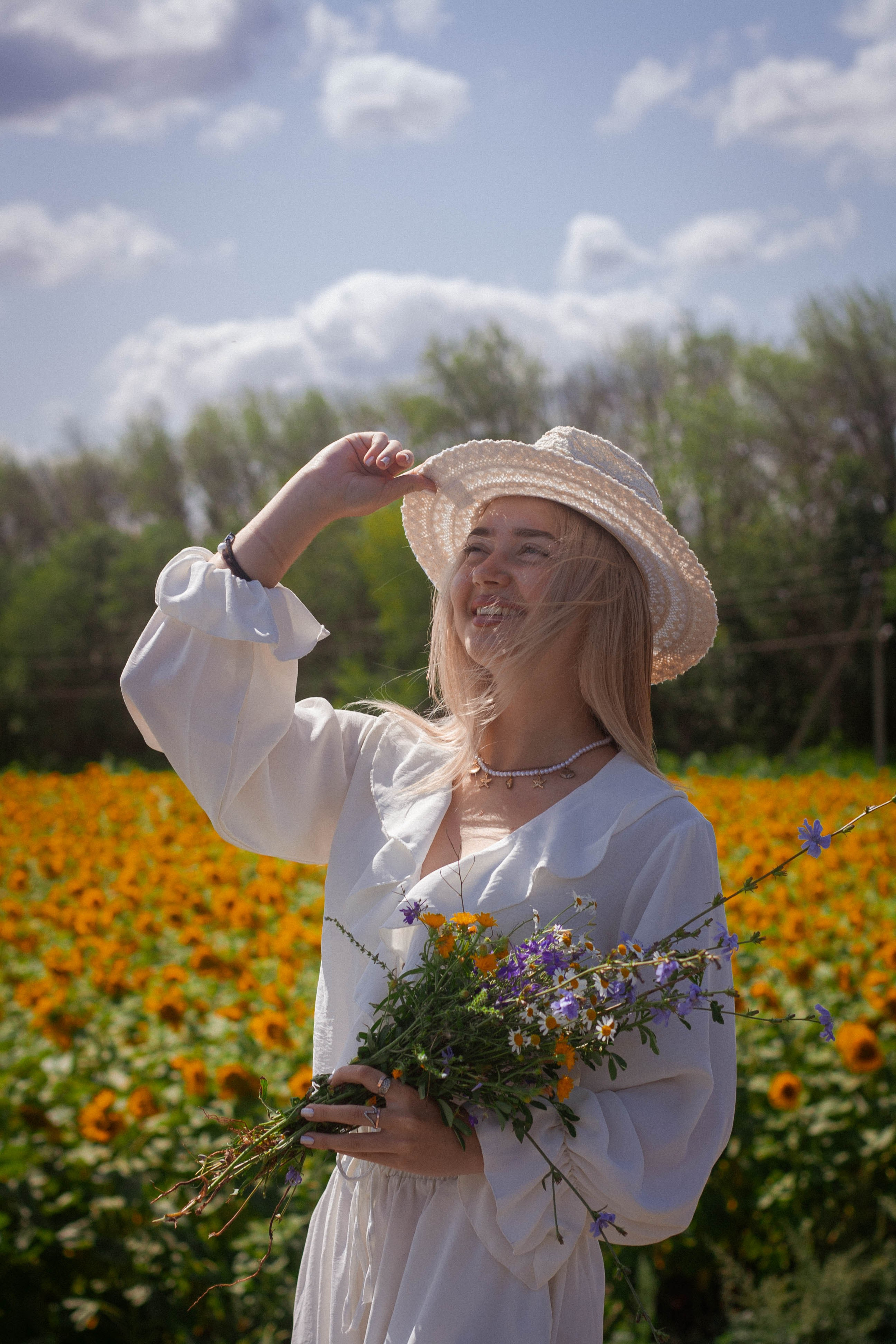 Настроение: уйти в поле с подсолнухами. Портретный фотограф в Саратове