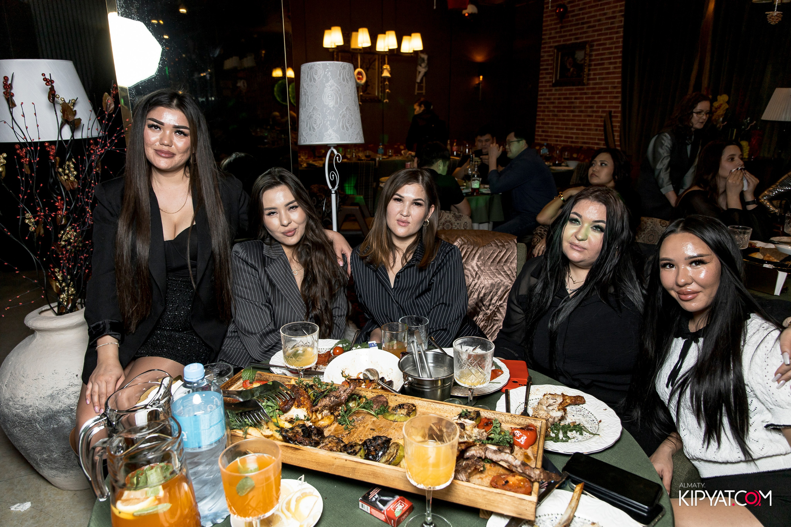 РЕСТОРАН ВЕСЕЛИДЗЕ НА ШЕВЧЕНКО. КИПЯТКОМ АЛМАТЫ! Фотосъемка мероприятий в Алматы