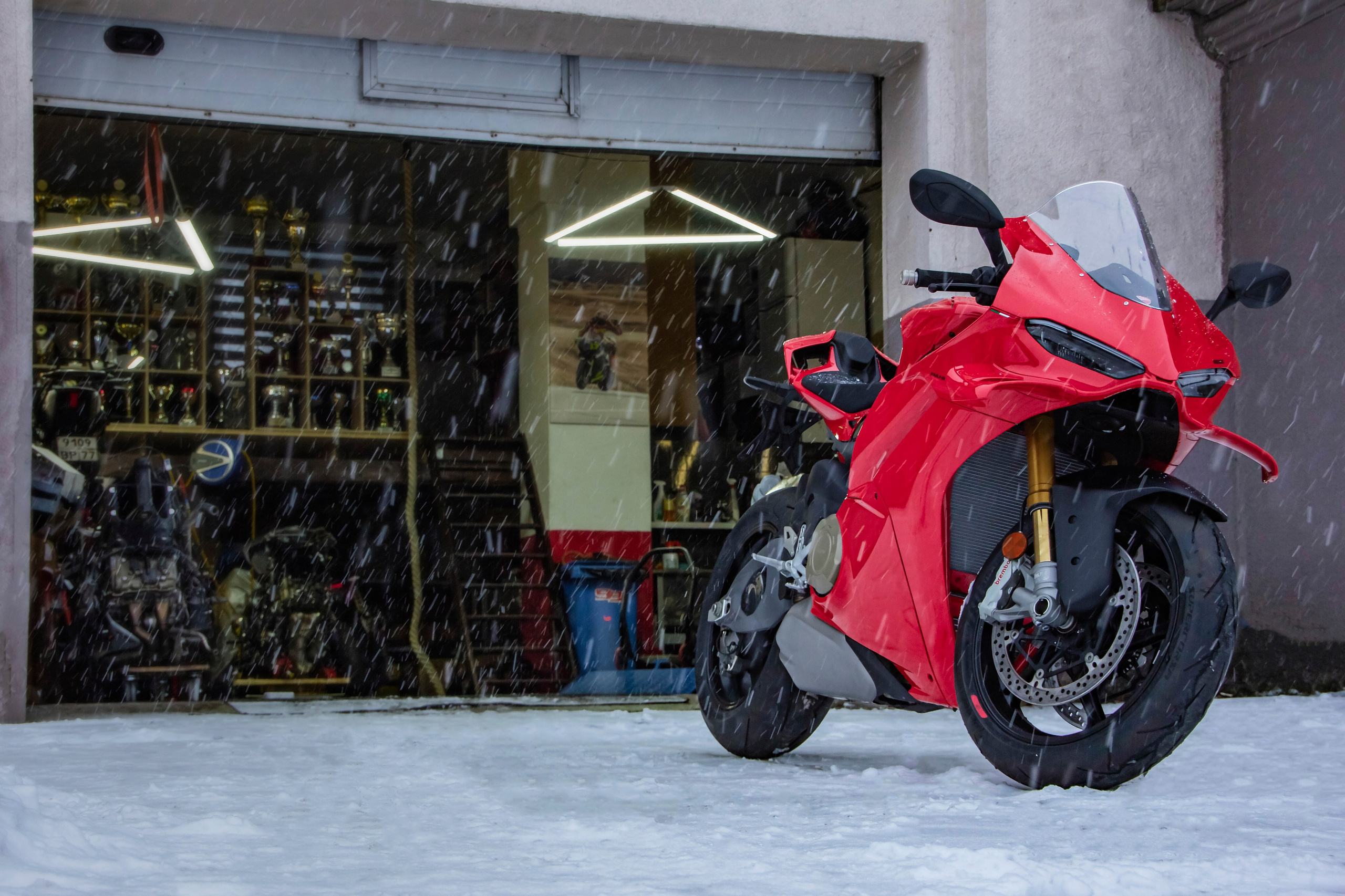 Фотосессия с мотоциклами и автомобилями. Предметный фотограф в Москве и Московской области