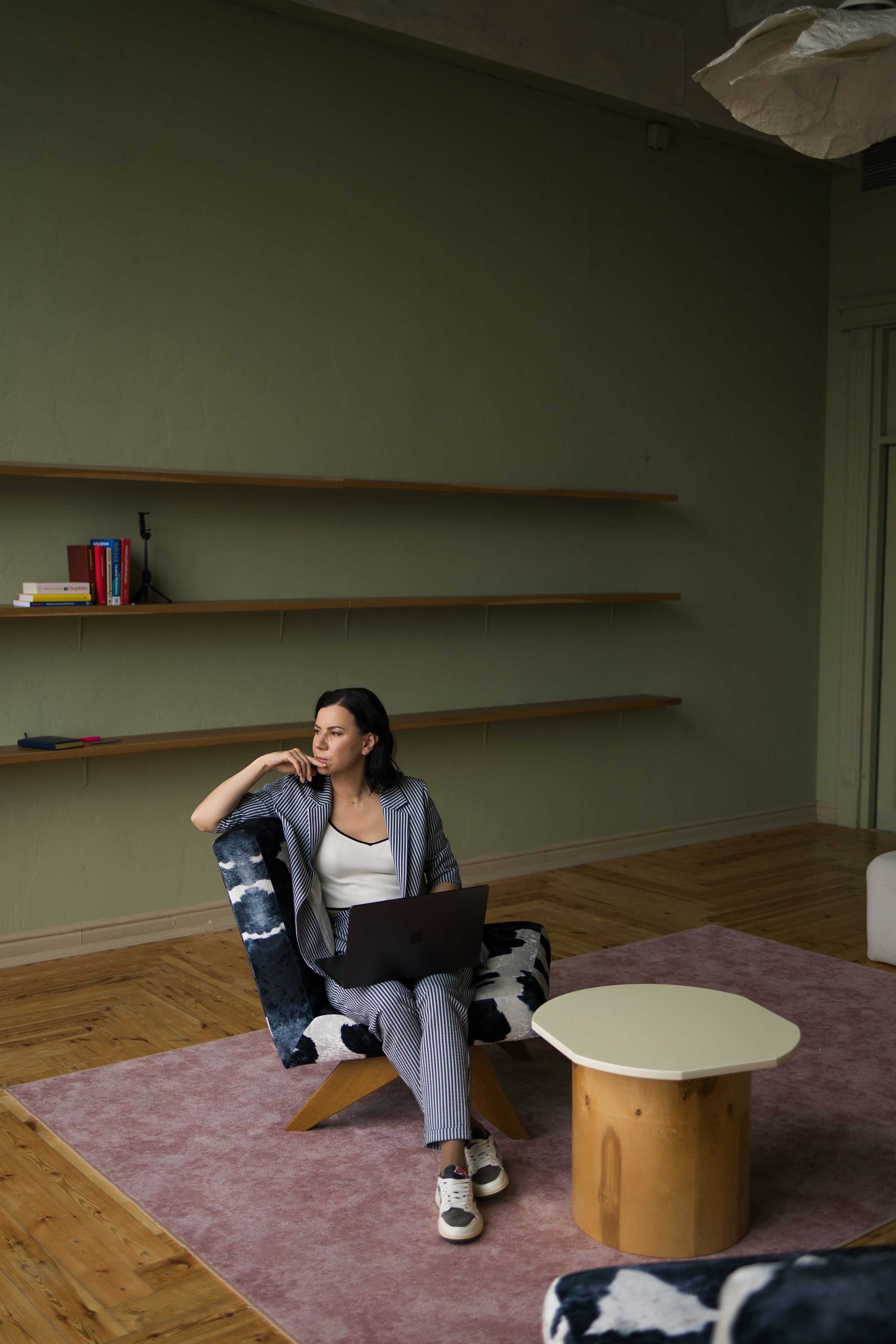 Деловой портрет. Портретный фотограф СПб, женский фотограф, минимализм и эстетика