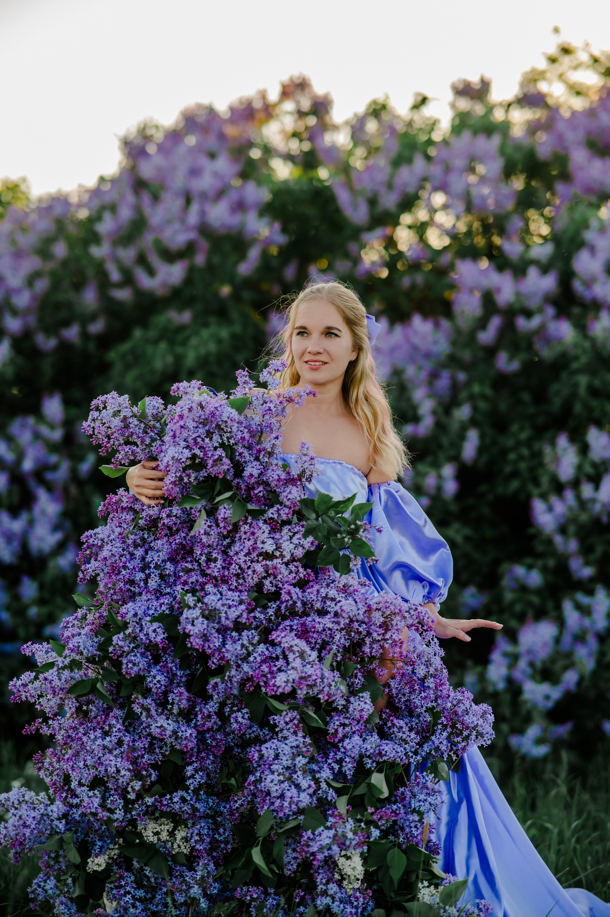 Юлия и сирень. Свадебный и семейный фотограф Евгения Кононова