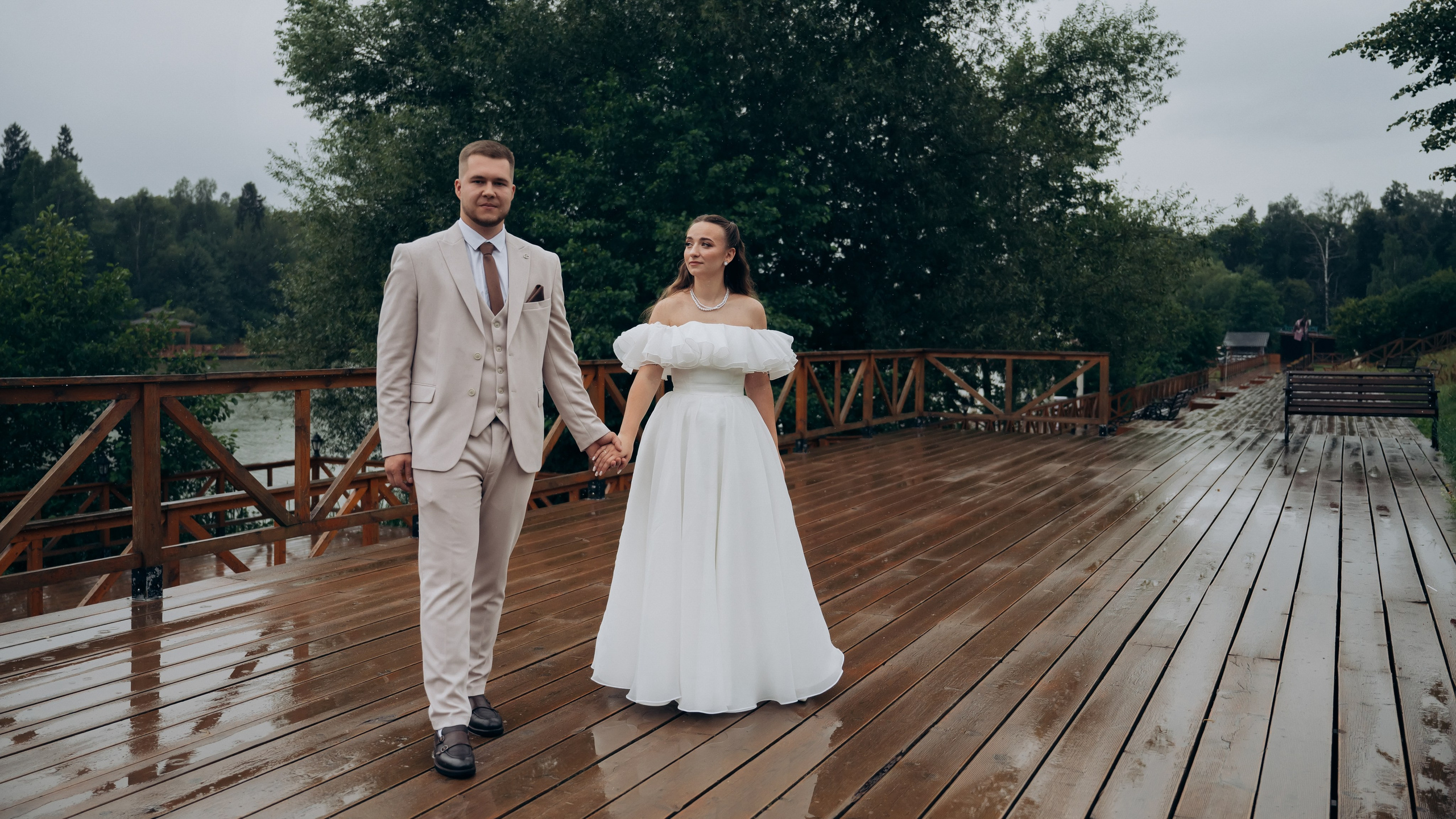 Дождь, Гребнево, любовь. Свадебный и семейный фотограф Виктория Носачёва. Щелково, Москва и МО