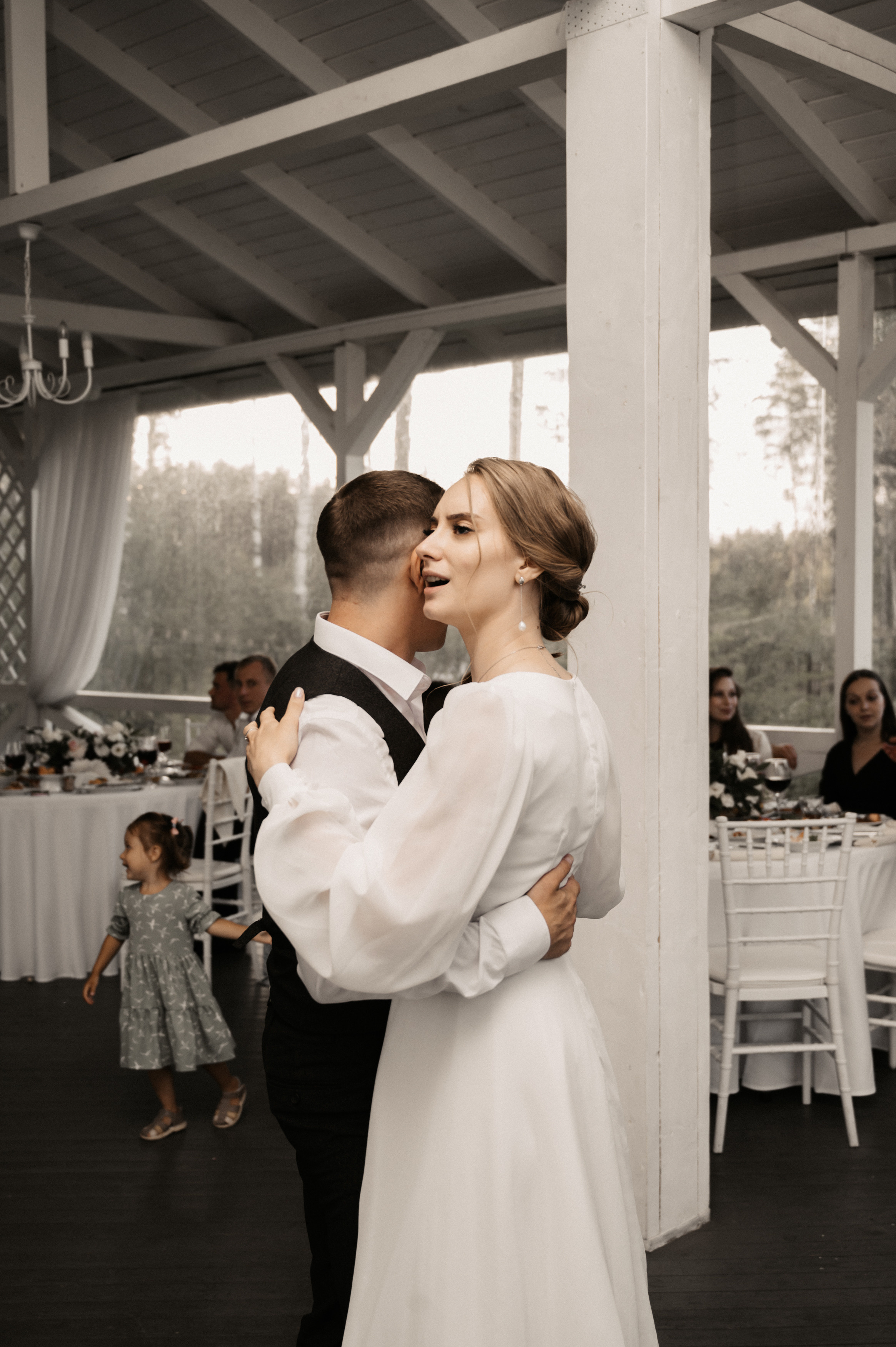 Счастье у озера. Свадебный фотограф Александр Давыдов