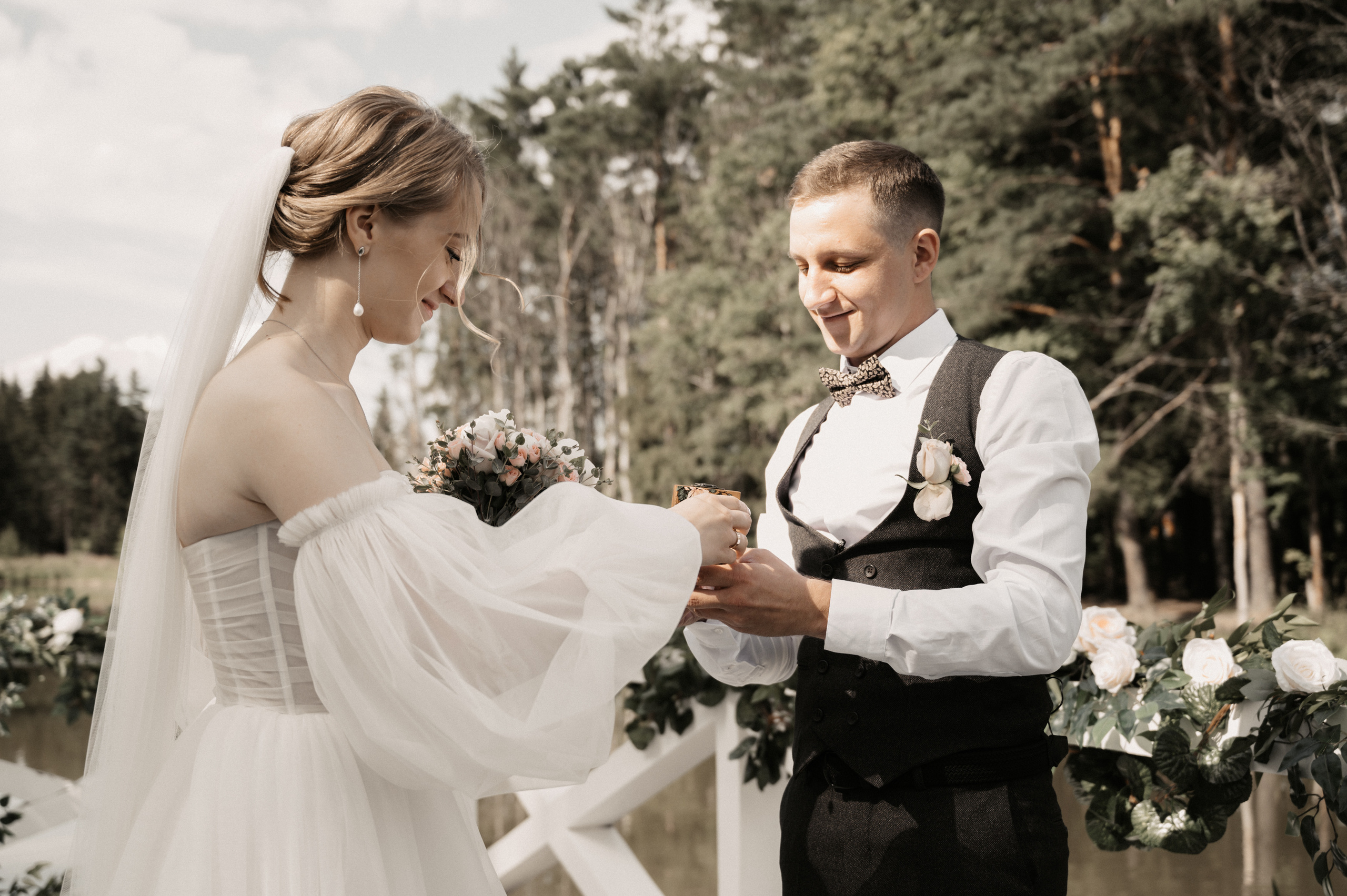 Счастье у озера. Свадебный фотограф Александр Давыдов