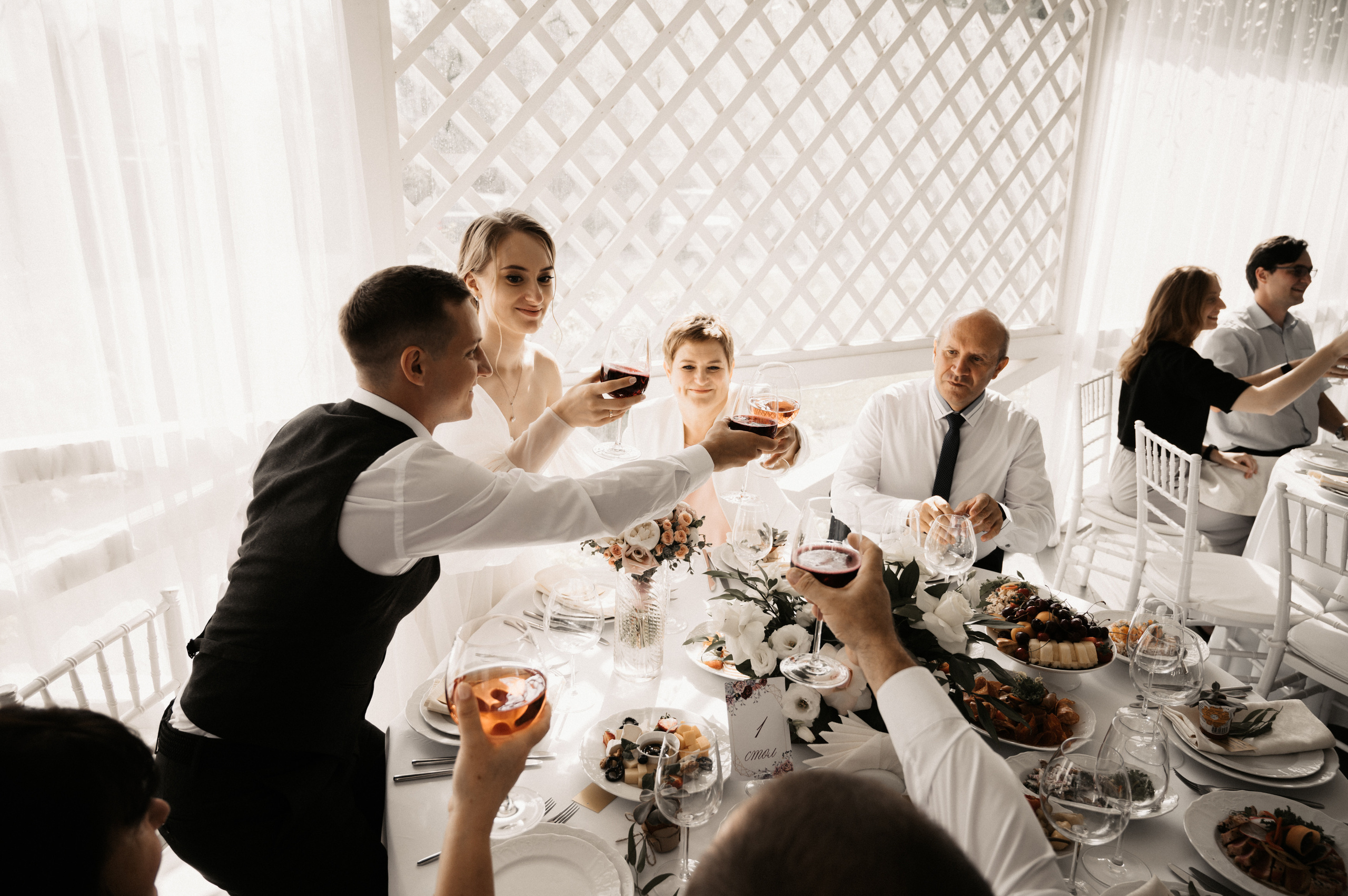 Счастье у озера. Свадебный фотограф Александр Давыдов