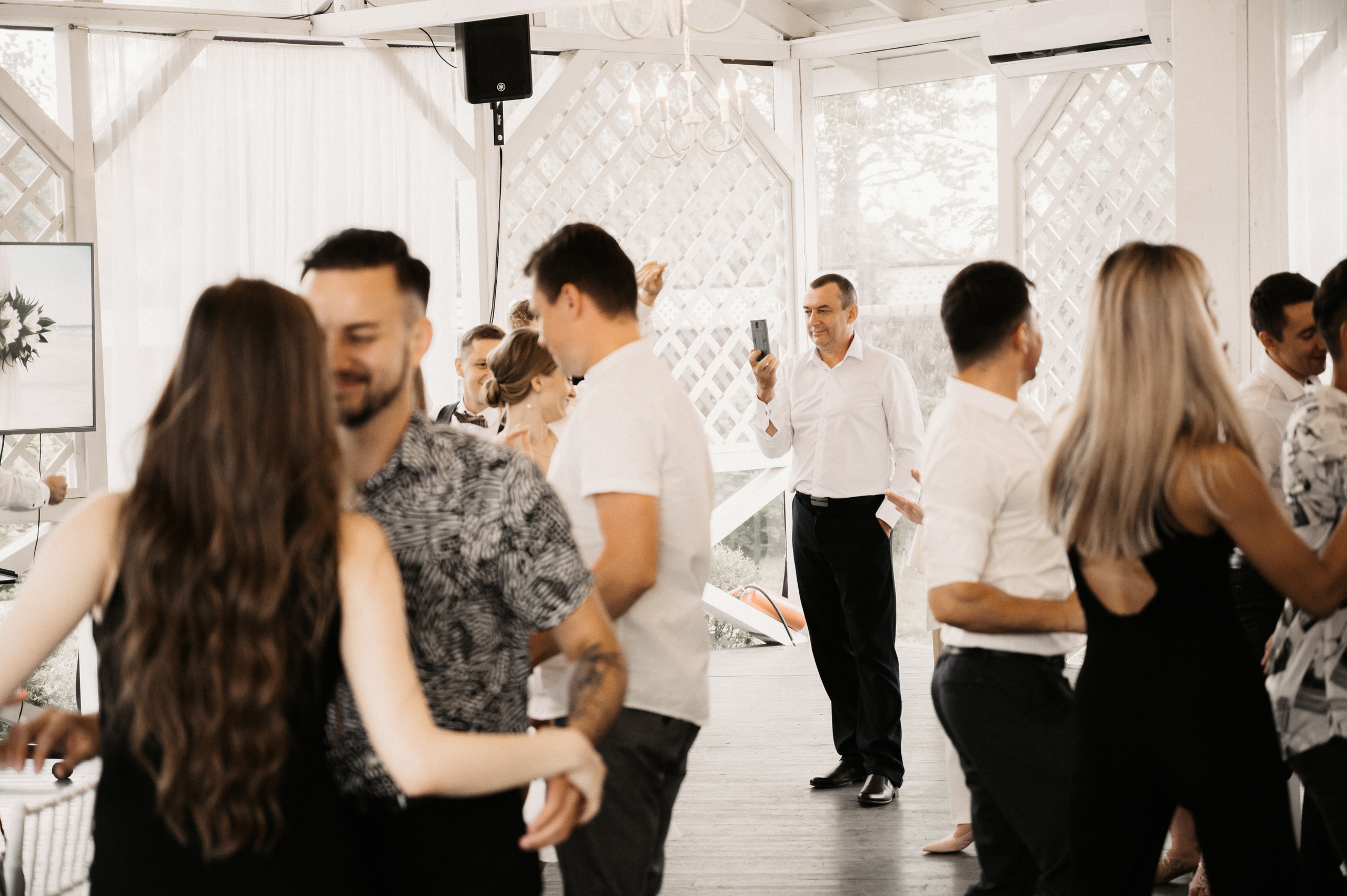 Счастье у озера. Свадебный фотограф Александр Давыдов