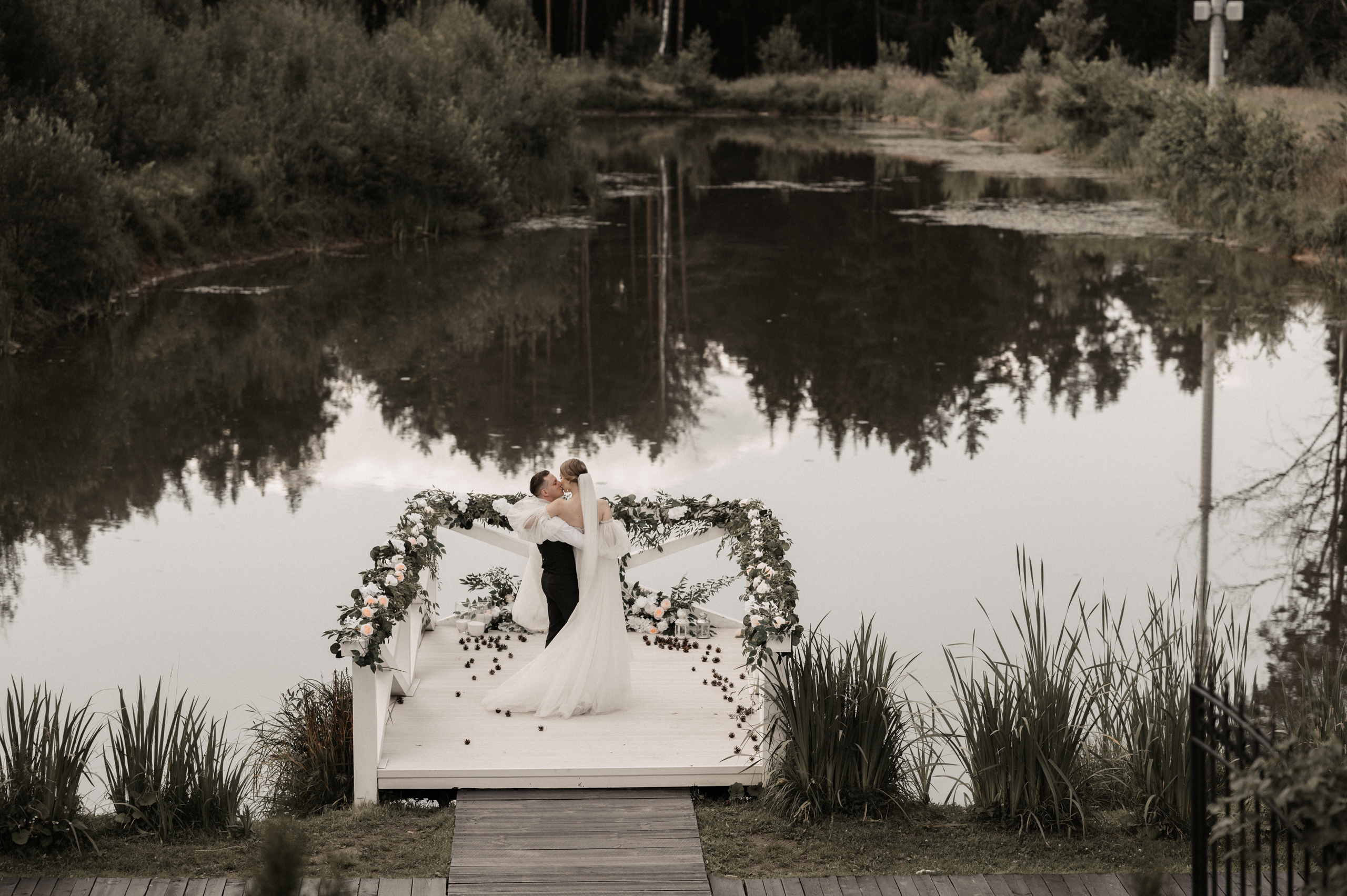 Счастье у озера. Свадебный фотограф Александр Давыдов