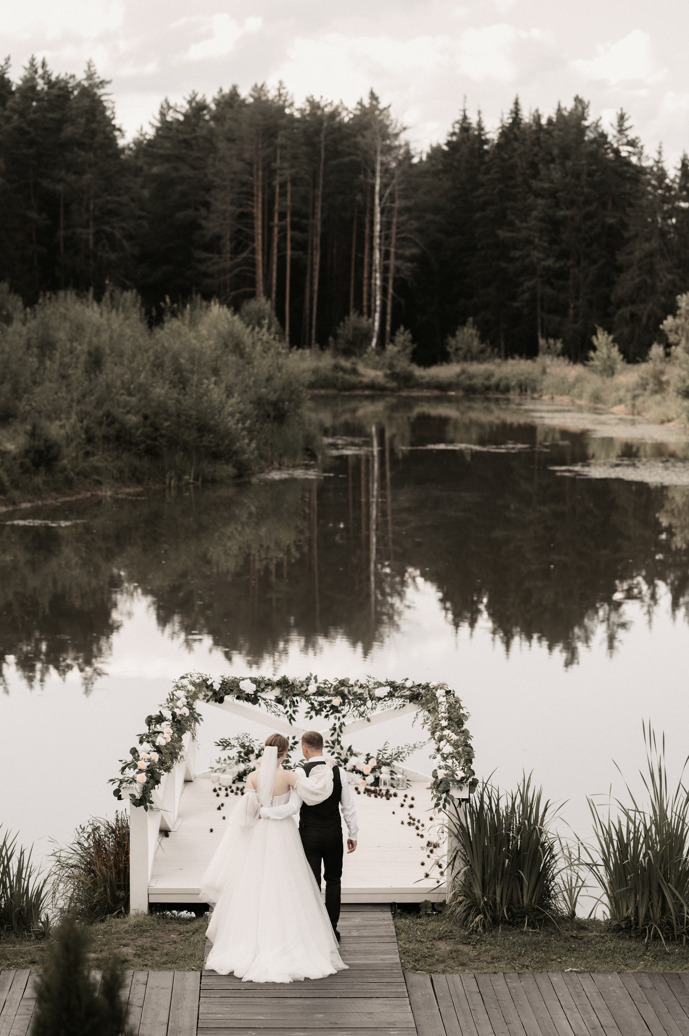 Счастье у озера. Свадебный фотограф Александр Давыдов