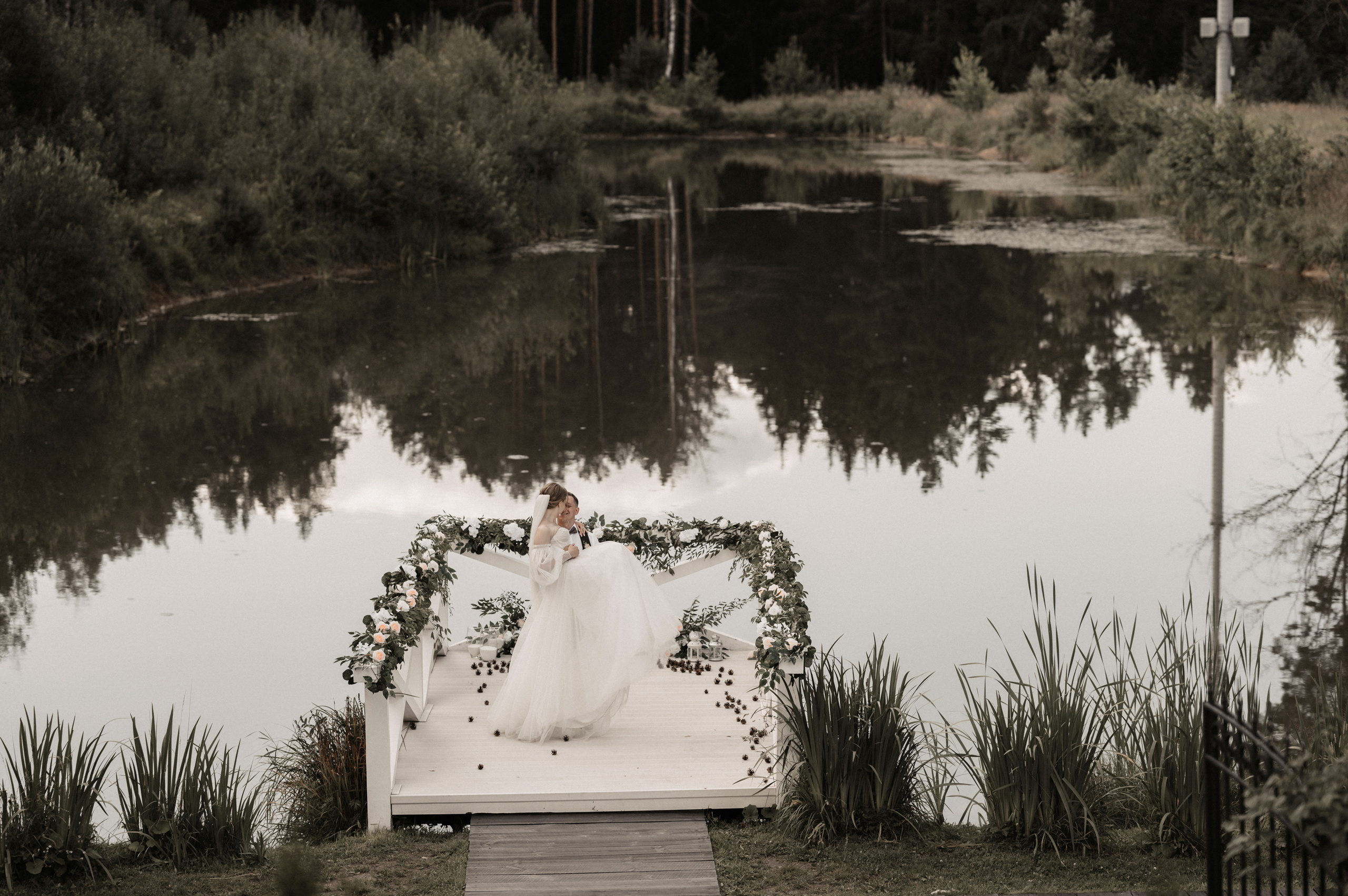 Счастье у озера. Свадебный фотограф Александр Давыдов