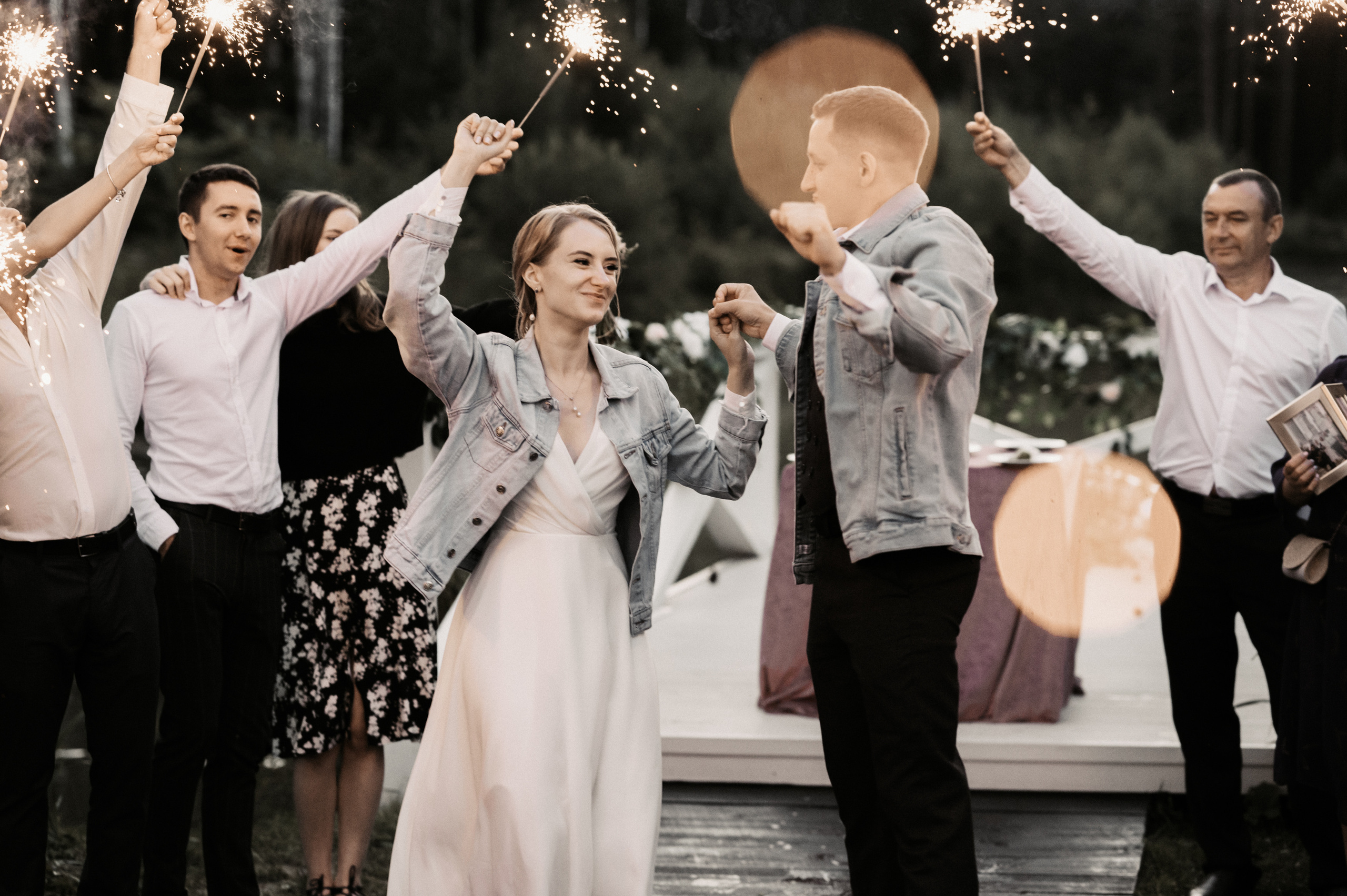 Счастье у озера. Свадебный фотограф Александр Давыдов