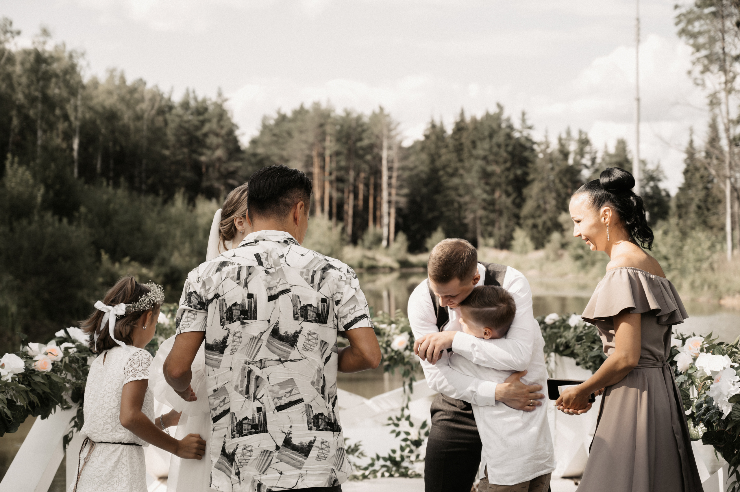 Счастье у озера. Свадебный фотограф Александр Давыдов