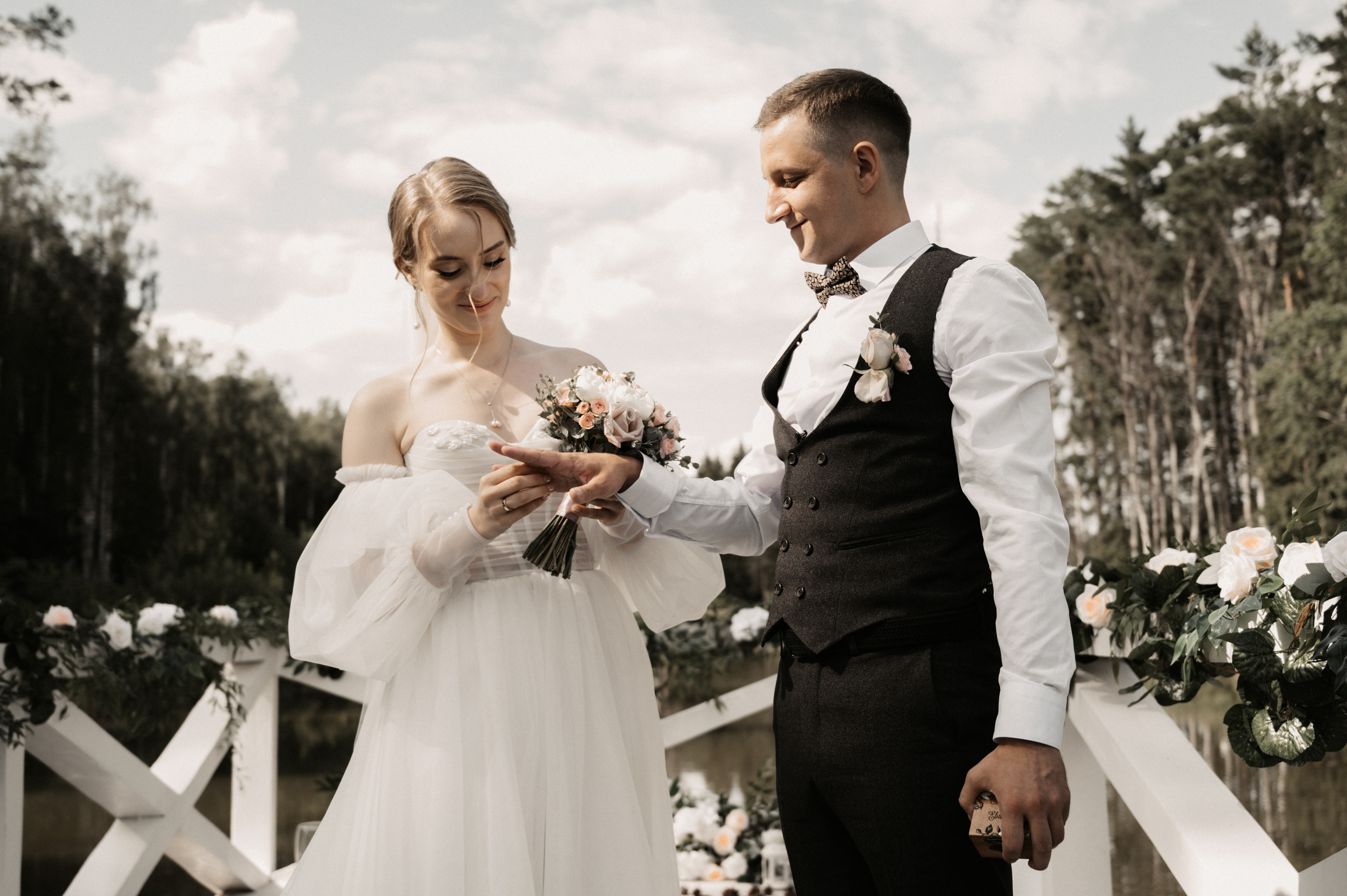 Счастье у озера. Свадебный фотограф Александр Давыдов