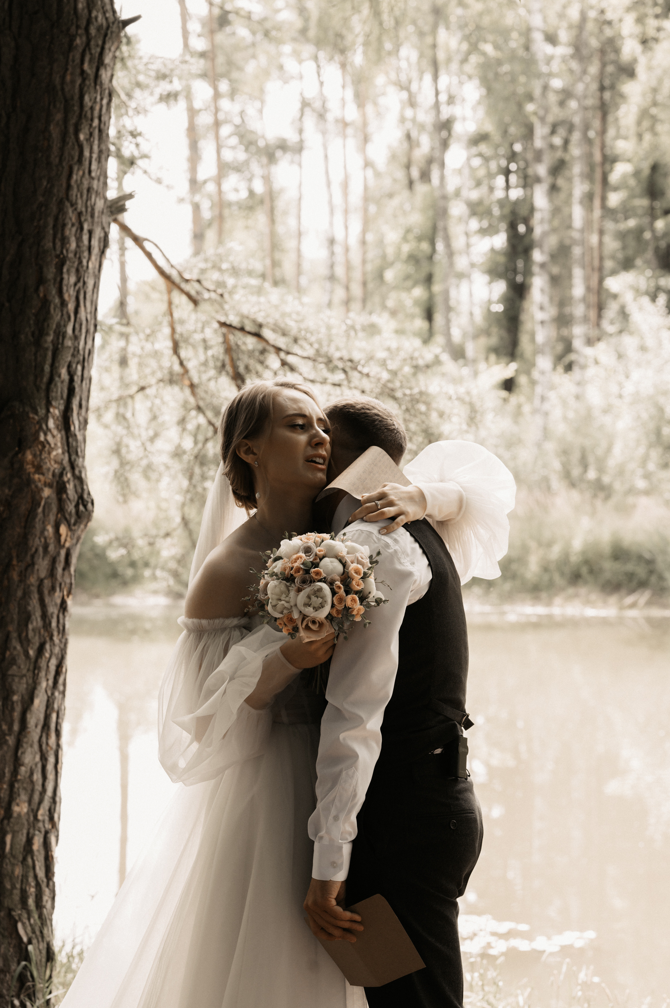 Счастье у озера. Свадебный фотограф Александр Давыдов