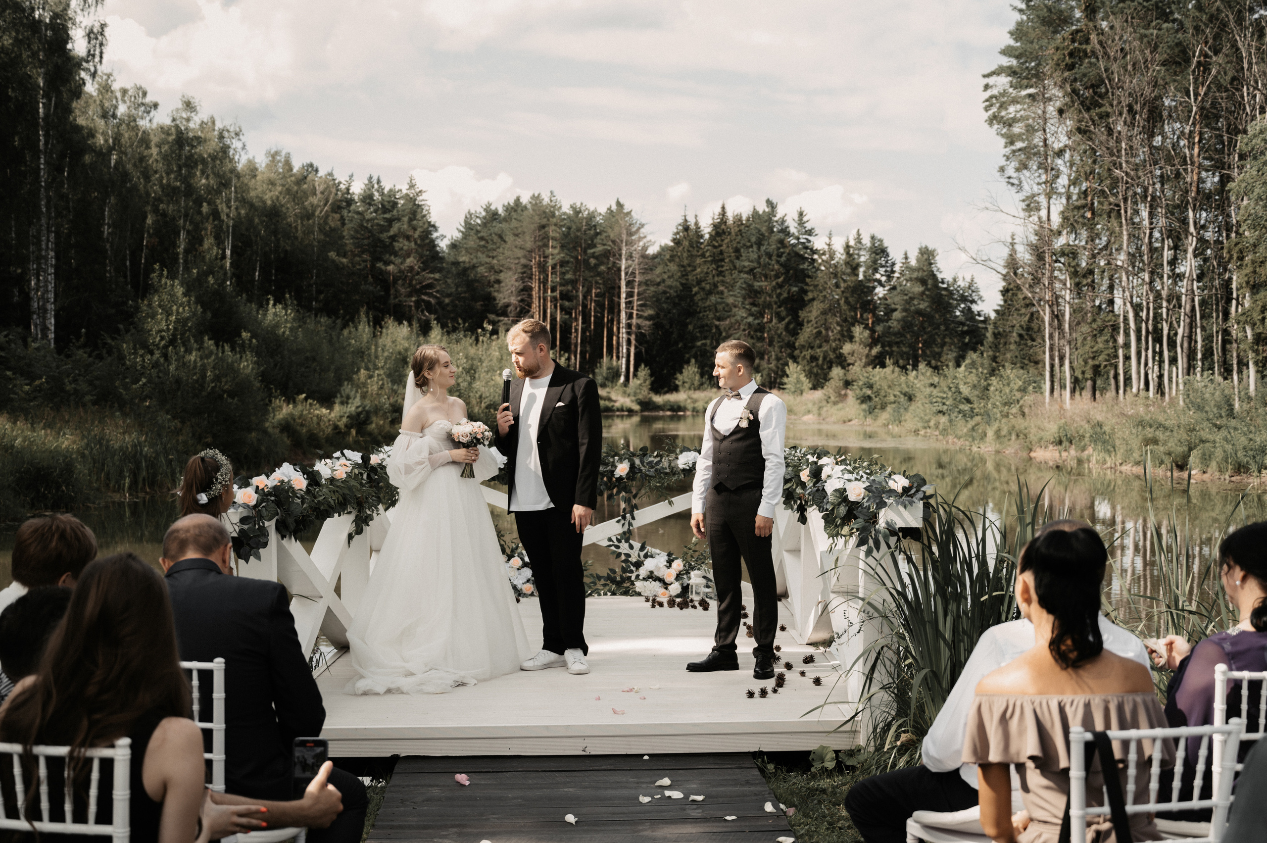 Счастье у озера. Свадебный фотограф Александр Давыдов