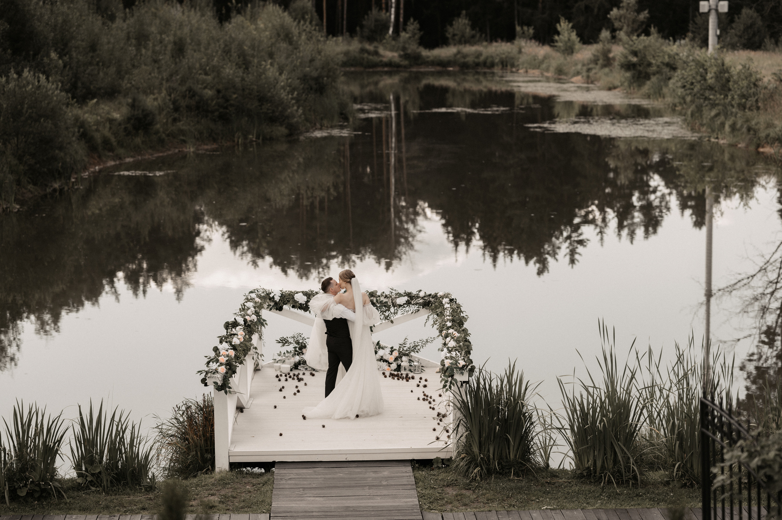 Счастье у озера. Свадебный фотограф Александр Давыдов