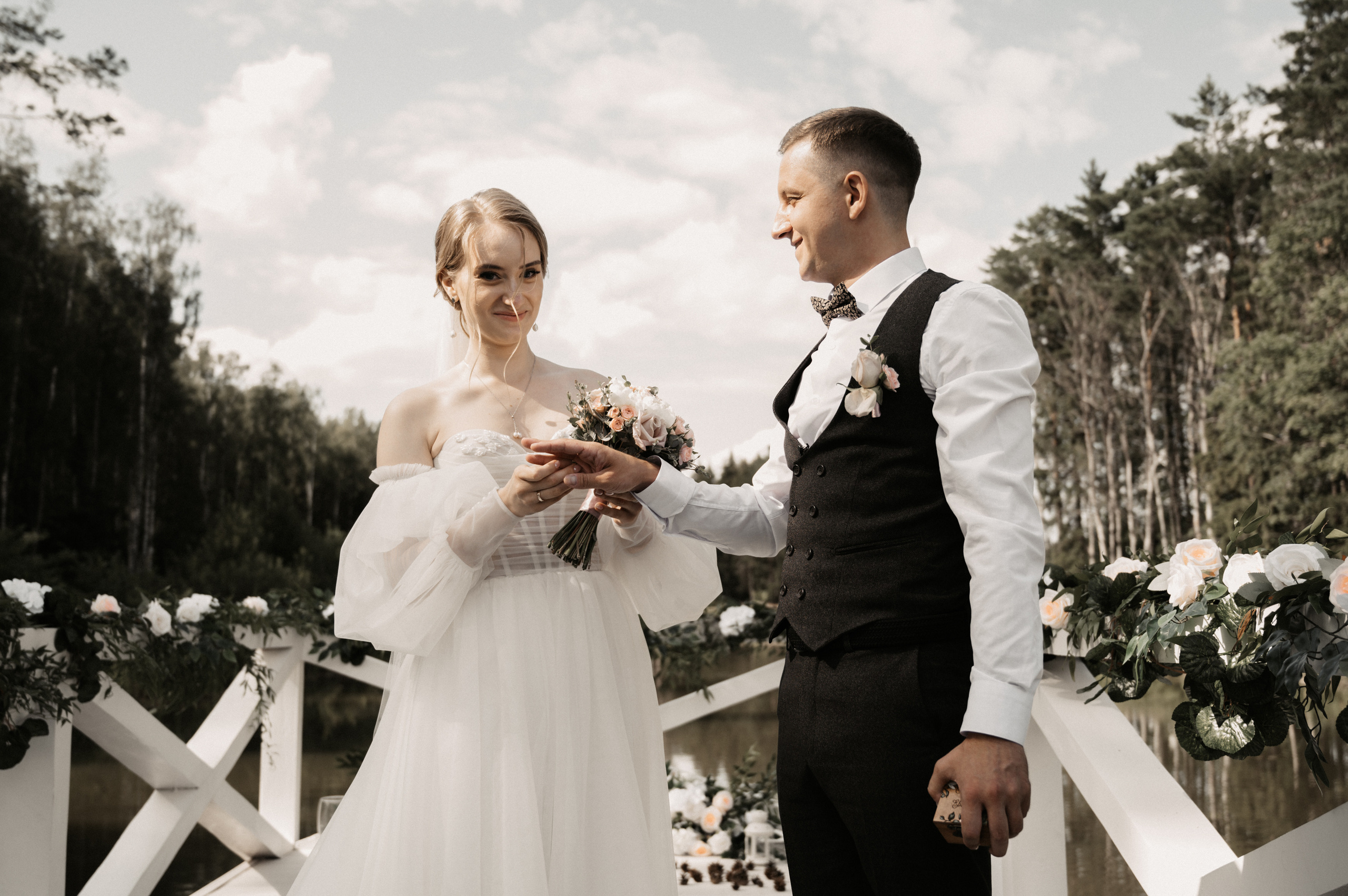 Счастье у озера. Свадебный фотограф Александр Давыдов