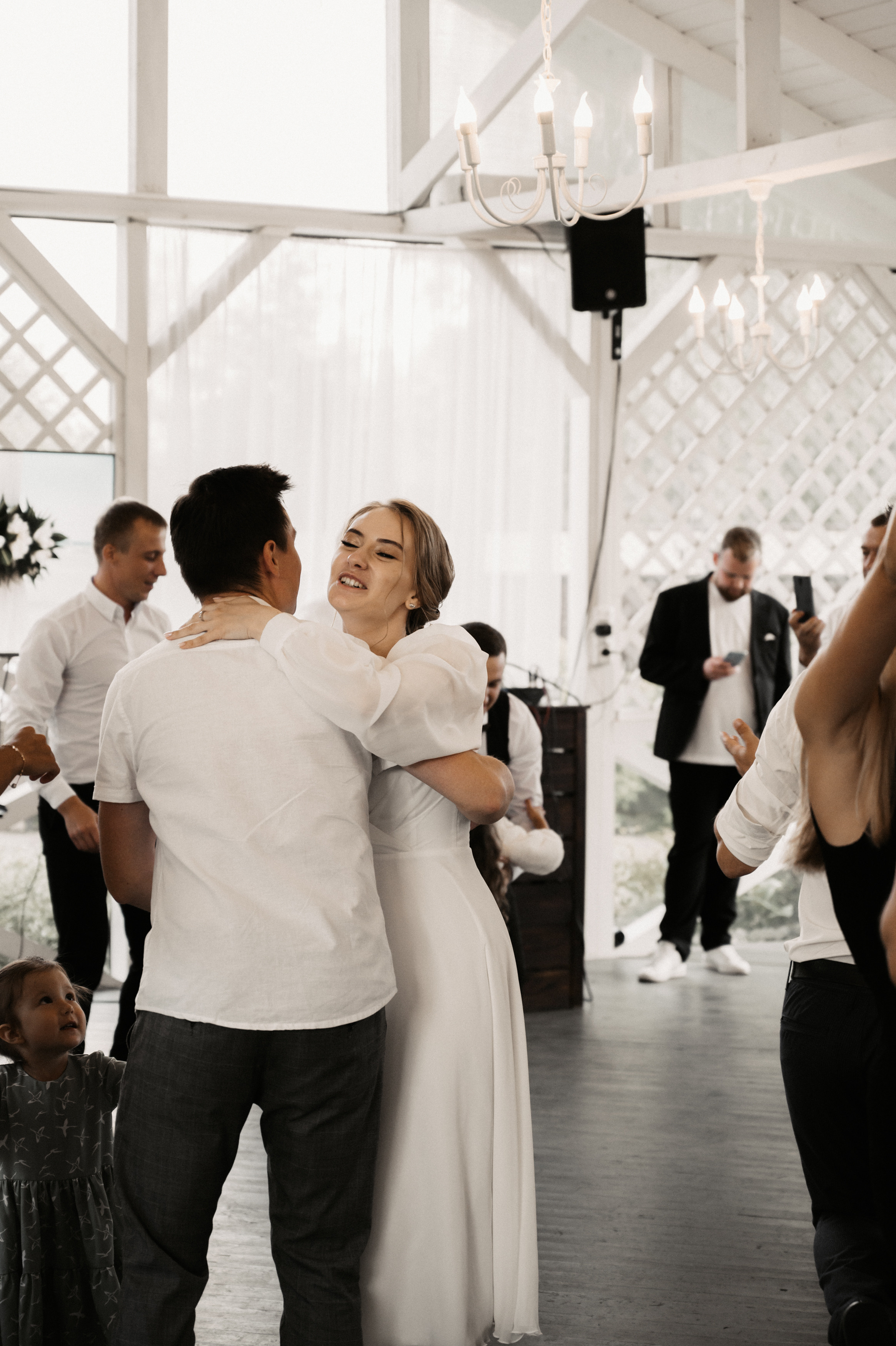 Счастье у озера. Свадебный фотограф Александр Давыдов