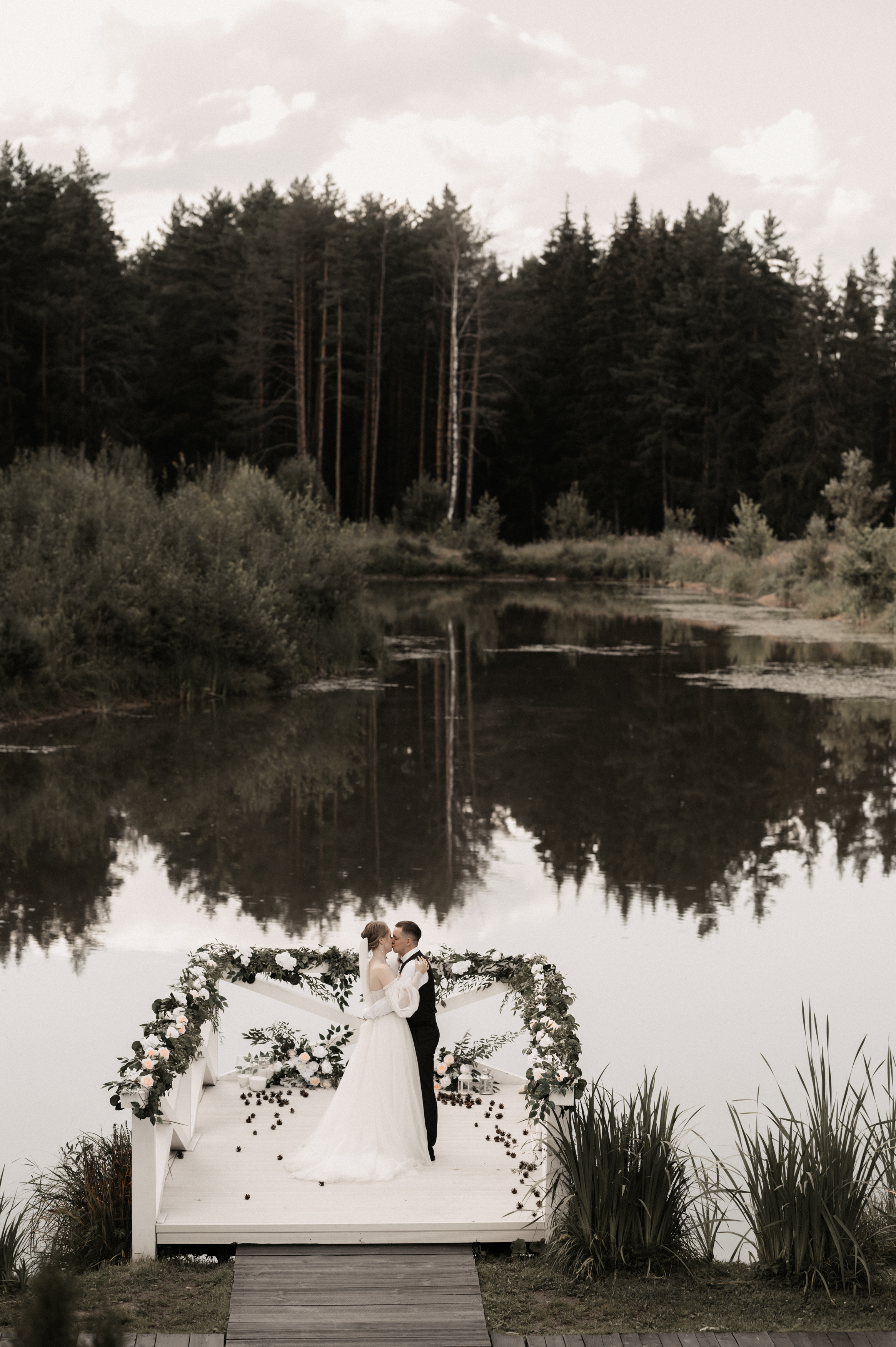 Счастье у озера. Свадебный фотограф Александр Давыдов