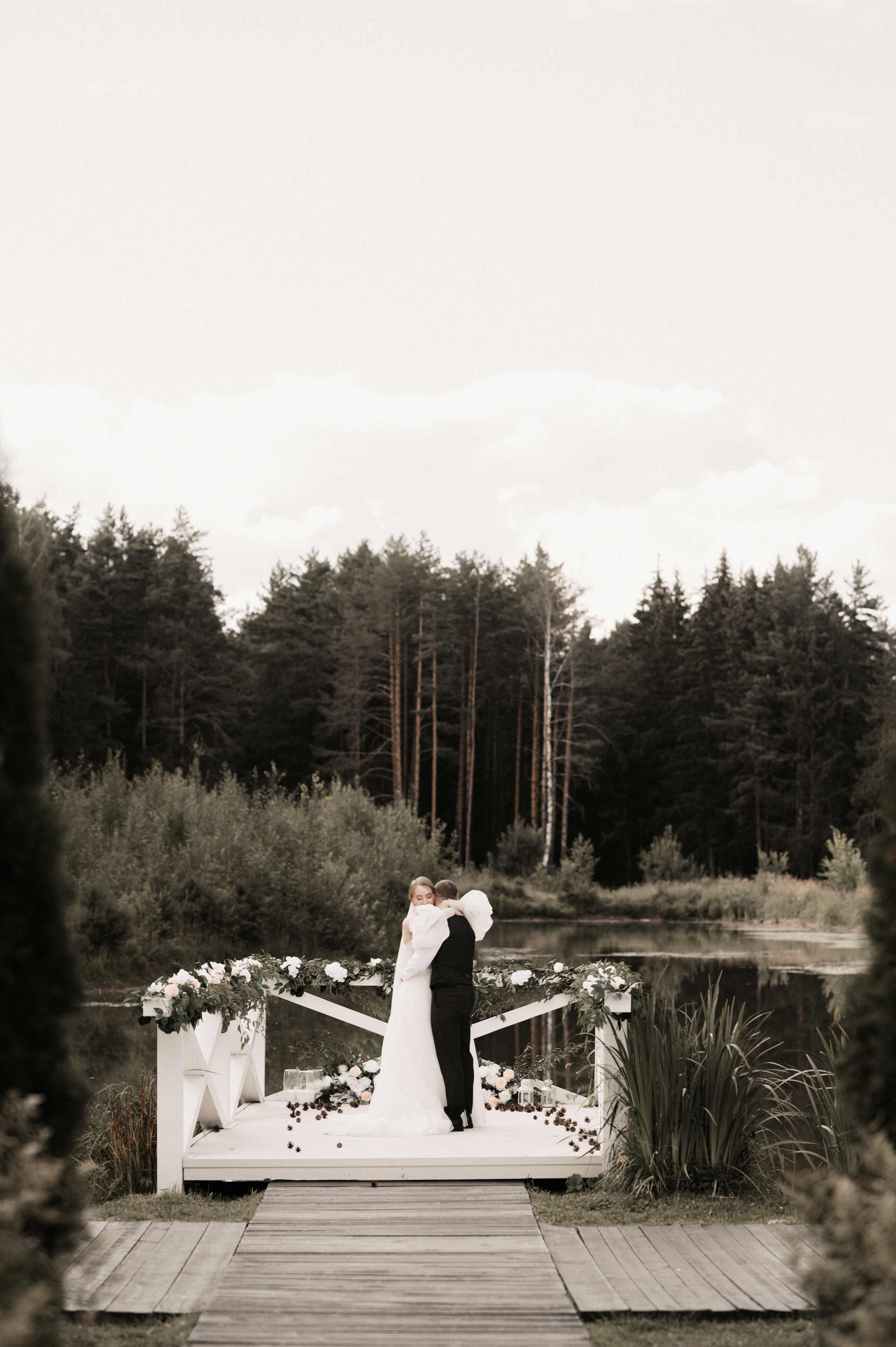 Счастье у озера. Свадебный фотограф Александр Давыдов