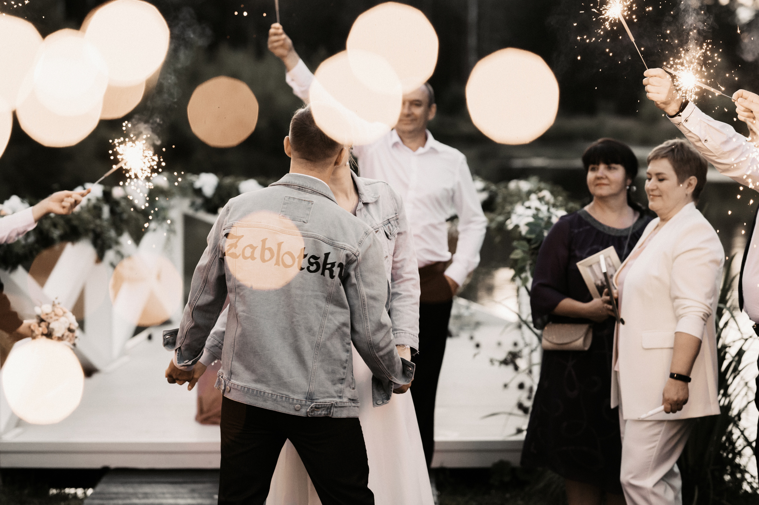 Счастье у озера. Свадебный фотограф Александр Давыдов